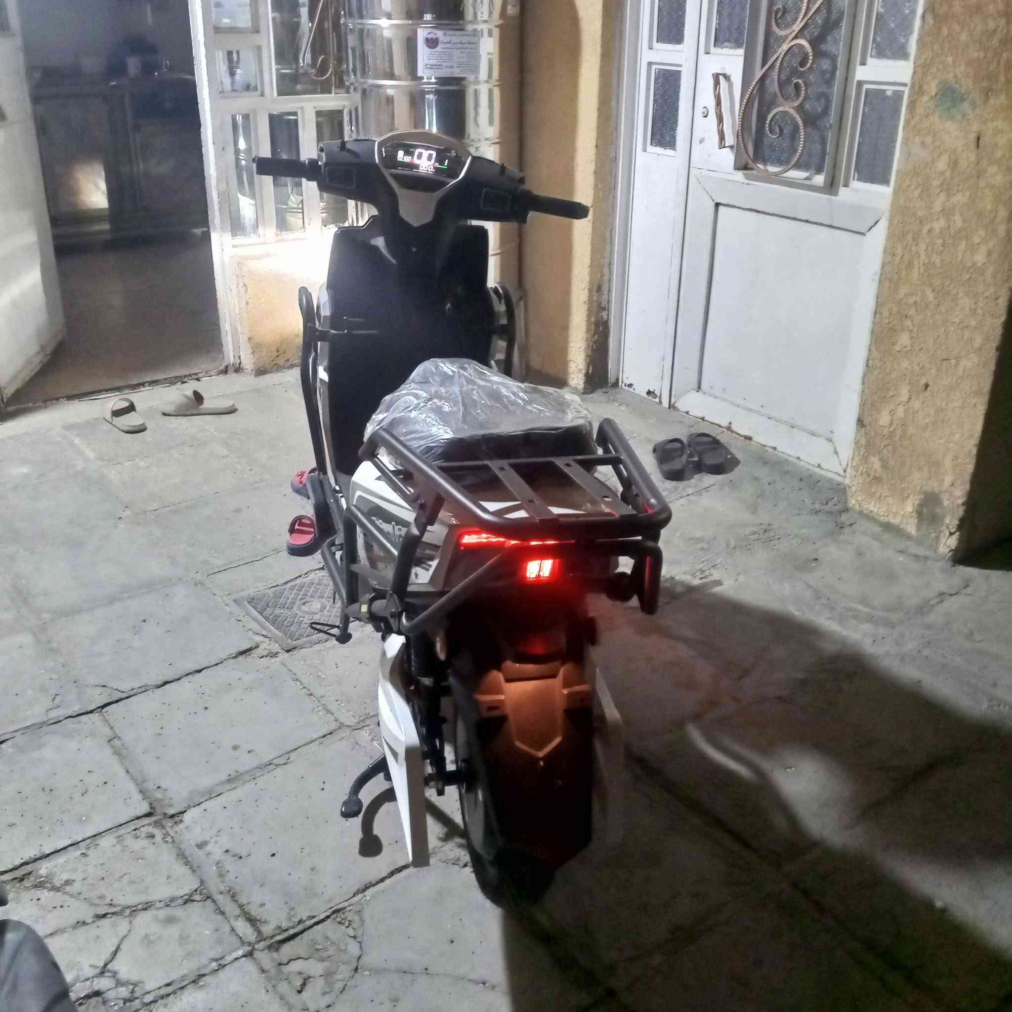 سلام عليكم دراجه شحن زيرو للبيع ستلام شركه 6بطريات 500كيلو تمشي بيه
سعره 1.200 
مكاني نجف حي سلام ***********
