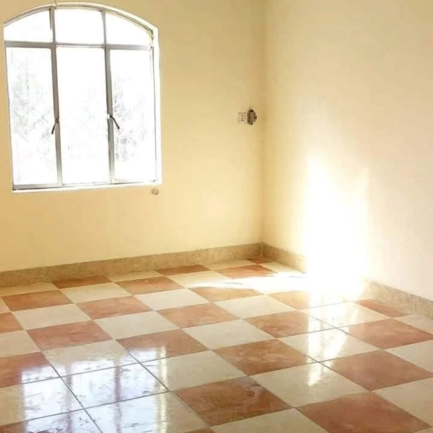 🔶 تبارك العقارية | فرصة مميزة للبيع 🔶
🏢 شقة طابق ثاني للبيع
📍 الموقع: التحسينية – شارع قاعة بابل، على الشارع الرئيسي ⭐
📐 المساحة: 150 م²
📄 طابو زراعي عراقي
✨ التفاصيل:
• صالة كبيرة 8×4
• غرفة منام 6×4
• غرفة منام 5×4
• هول
• مطبخ
• مجموعة صحية
💰 سعر البيع: 120 مليون دينار
📞 للاستفسار:
***********
***********
🏢 عنوان مكتب تبارك العقارية:
البصرة – العباسية – شارع جامع الكويتي مجاور مجمع الياقوت الطبي
✨ تبارك العقارية – حيث تجد راحتك واستثمارك بأمان
بيع • شراء • تأجير • استثمار
