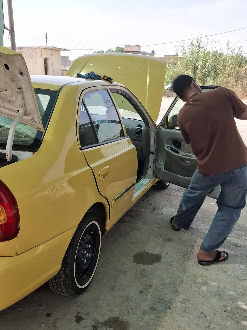 من رخصت مدير ال اكروب فيرنه ٢٠١٤ بيه ضربه بل جاملغ ال امامي جيه ال يمنه مكينته بدايه تبخير رقم انكليزي ل ٢٨ بابل  تأخذه صفر هيئه وغرامات سعر (٥٢) وبيه مجال حك الجيه سياره نضيفه خير من الله للاتصال *********** اتصل وتامر

نص مكتوب في الصور:
- خرجت من حولي وقوتي الي حول الله وقوته