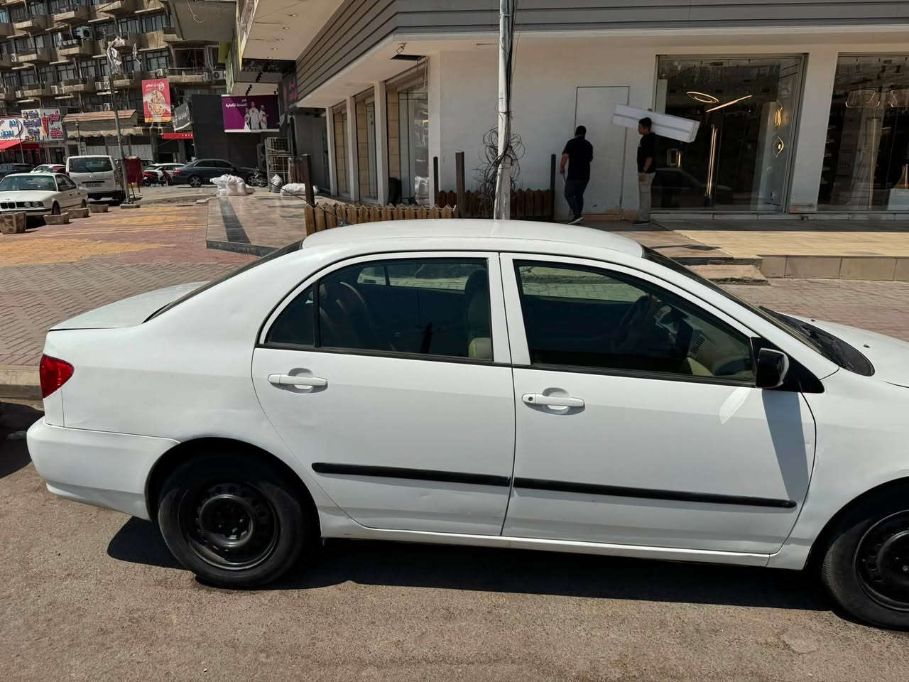 السلام عليكم
كورلا نحلة 2008 
وارد امريكي 
بيها قطعتين صبغ بنيد وجاملغ خلفي وماعرف اذا بعد بيها صبغ سبب صبغ البنيد للجماليه جان بي حفرات مال صبغ واكع 
سياره حلوه وكاعده رتبتها قبل سبوع صبغ دعاميات وبنيد وهلال جاملغ وبوليش وترتيبات 
تبريد ثلج معروف تبريدها 
ماشيه 157 الف 
نشطه السياره 
كير محرك مكفول ومابيها اي نواقص 
باتري دهن محرك دهن كير جديد
نقصها حداديه
وتلبيس للكشنات 
مكان السيارة الكرادة او البياع 
السعر 85 وبيها مجال 
***********
