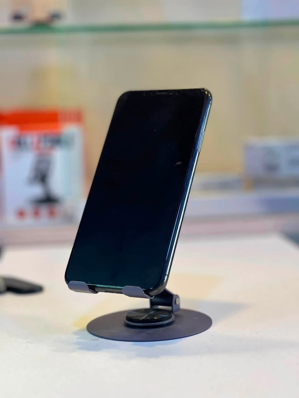 iPhone 11 Pro Max
جهاز وتر بروڤ 
بعده بوضع شركه لا مفتوح ولا شي جهاز ستخدام بيت جان وقليل مو كلش جهاز لونً رصاصي شاصيه بعده بل كارتون اكفله الك حته من خدش كامراته خير من لله 
يرهمً مراوس وبيع شعندك تعال خاص مفتوح واتساب مفتوح *********** جهاز نضافه 98‎%‎ ولله ترحملي علي شعندك جهاز نضيف حتلو بي تصليح بس نضيف وتصليح اصلي نزله ودلل 🌹☺️
