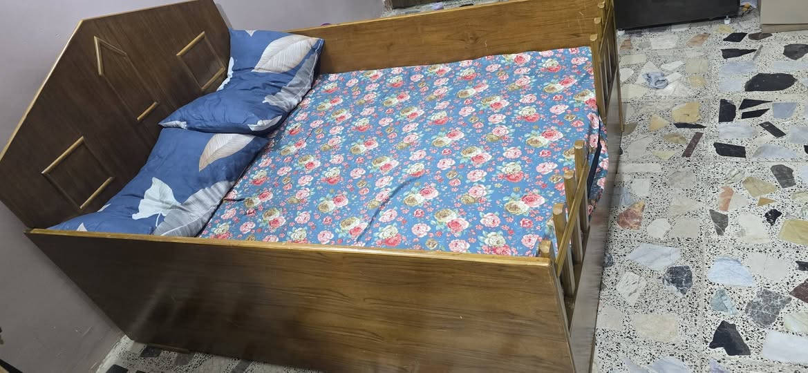 السلام عليكم ورحمة الله وبركاته 
چرباية للاطفال قياس 120×160
نجارة درجة أولى
للتواصل اتصل على الرقم 
***********
