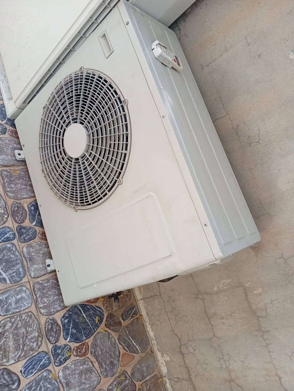 سبلت  جنرال كولد ابو شوارب باب اول  ٣طن شرط كلش نظيف بواري ريمون كله ويا السعر ٦٥٠الف الاتصال***********
