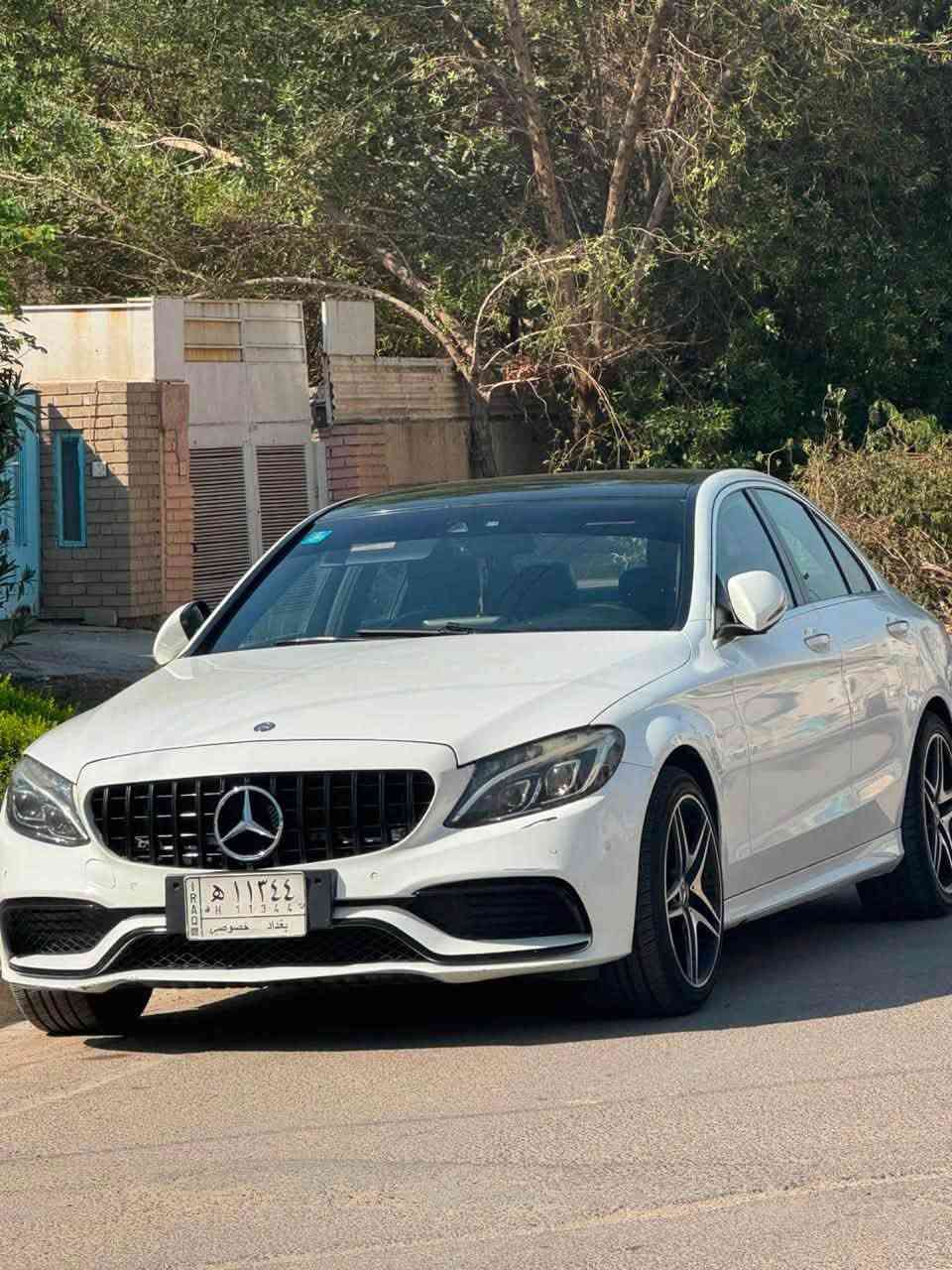 C 300 2016
بدي كت بل كامل c 63 s 

وارد امريكي 
فول 1/1 فول للاخير 
صبغ قبق جنطة و جاملغ امامي بدون ايرباك 
بدون دواخل و جاملغ خلفي معدل بارد 
داخل اسود 
بانوراما 
شاشة كبيرة 
دبل ماوس 
فول 
ماشية 216 الف فقط 
عنوان سيارة بغداد 
سعر مناسب جدا جدا جدا 
*********** 
#mahdi_amg
