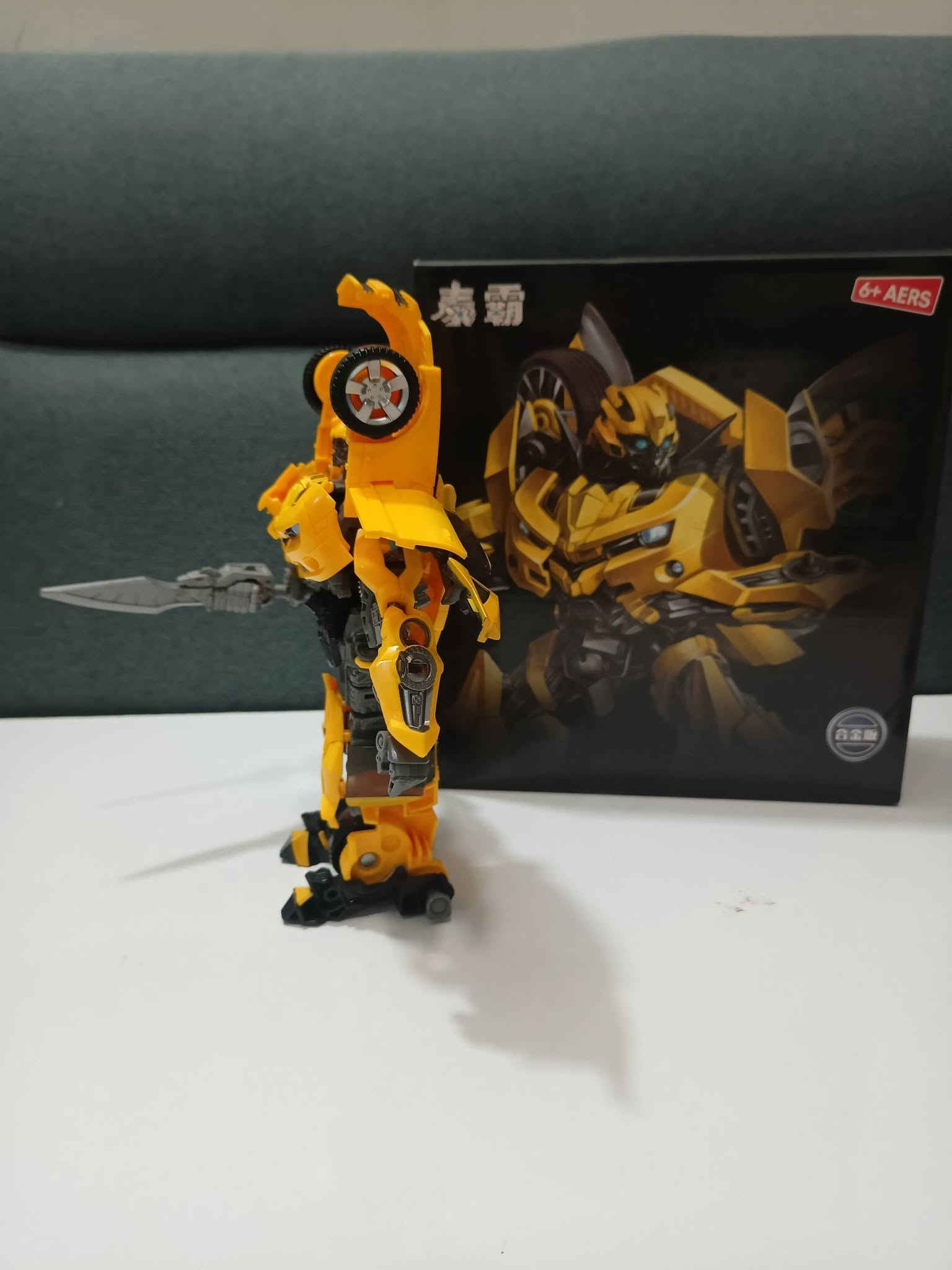 Transformers
مجسم بمبلبي يتحول الى سيارة كامل مع الكاتلوج + سيارة اوبتيموس برايم
