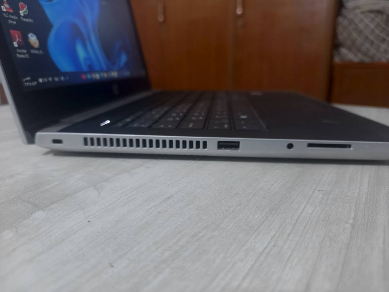 💻 للبيع لابتوب HP EliteBook 850 G7
🔹 الماركة: HP
🔹 الموديل: EliteBook 850 G7
🔹 المعالج: Intel Core i5 – الجيل العاشر
🔹 RAM: 16GB
🔹 التخزين: SSD 256GB ⚡
🔹 كرت الشاشة: Intel UHD Graphics – داخلي
🔹 الشاشة: 15.6 إنج
🔹 النظام: Windows 10/11 64-bit

🔥 جهاز عملي ومناسب للدراسة، العمل، البرمجة والاستخدام اليومي.يجيك ويا ماوس وكيبورد وسماعات وماوس باد وجنطه للحاسبه هديه

💰 السعر: [350.000] دينار
📍 الموقع: [نجف/حي ميسان]
🚚 لا يوجد توصيل
📩 للتواصل والاستفسار: ***********
