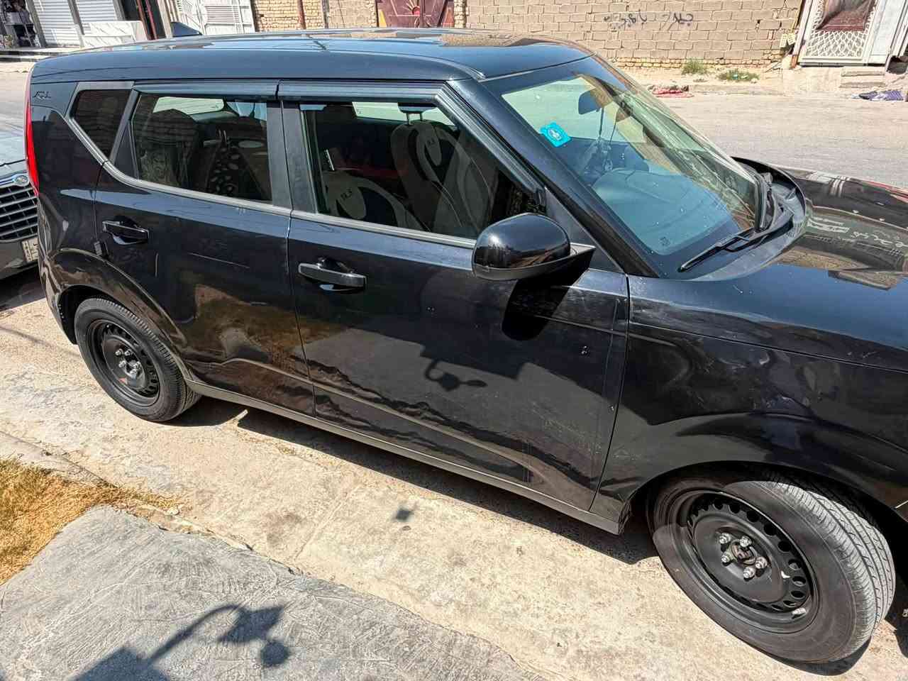 مرحبا كيا صول 2020 XL محرك 2000 دوش 
‏حادثها جاملغ والباب لي بصفه مصبوغ من امريكا
وشبر بارد جاملغ خلفي 
السعر 128 وبيها حق الجيه 
*********** واتس أب
