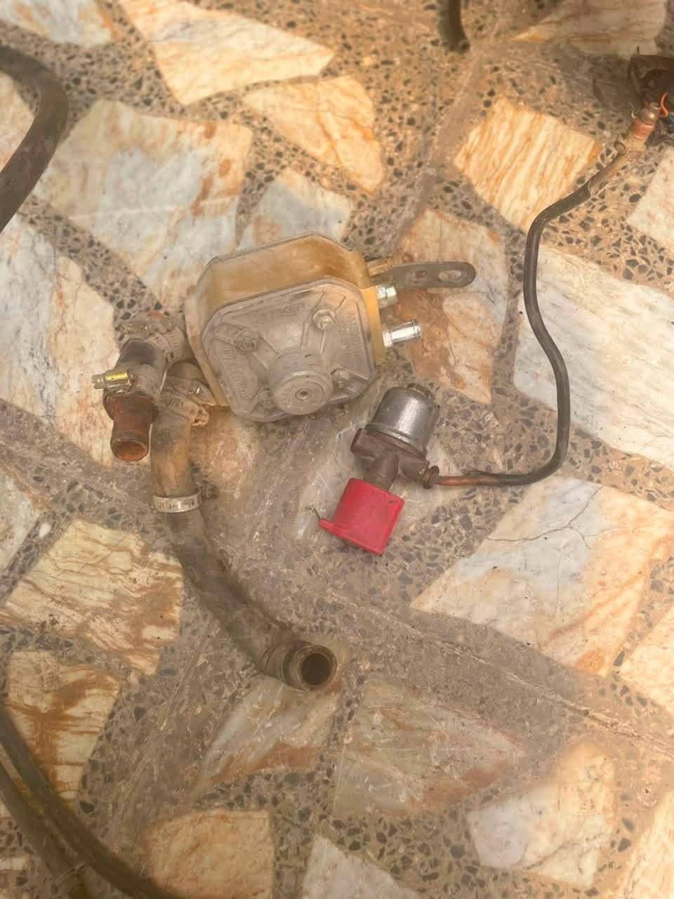 سلام عليكم 
منظومة مال غاز كامله مكمله مامستعمله قليل 
حجمها ٨٠ لتر 
 نوزلات + فرممات 
عقل و الضفيرة روكريتر و بصمه 
مكاني بغداد شعب حي البساتين 
رقمي *********** للستفسار
