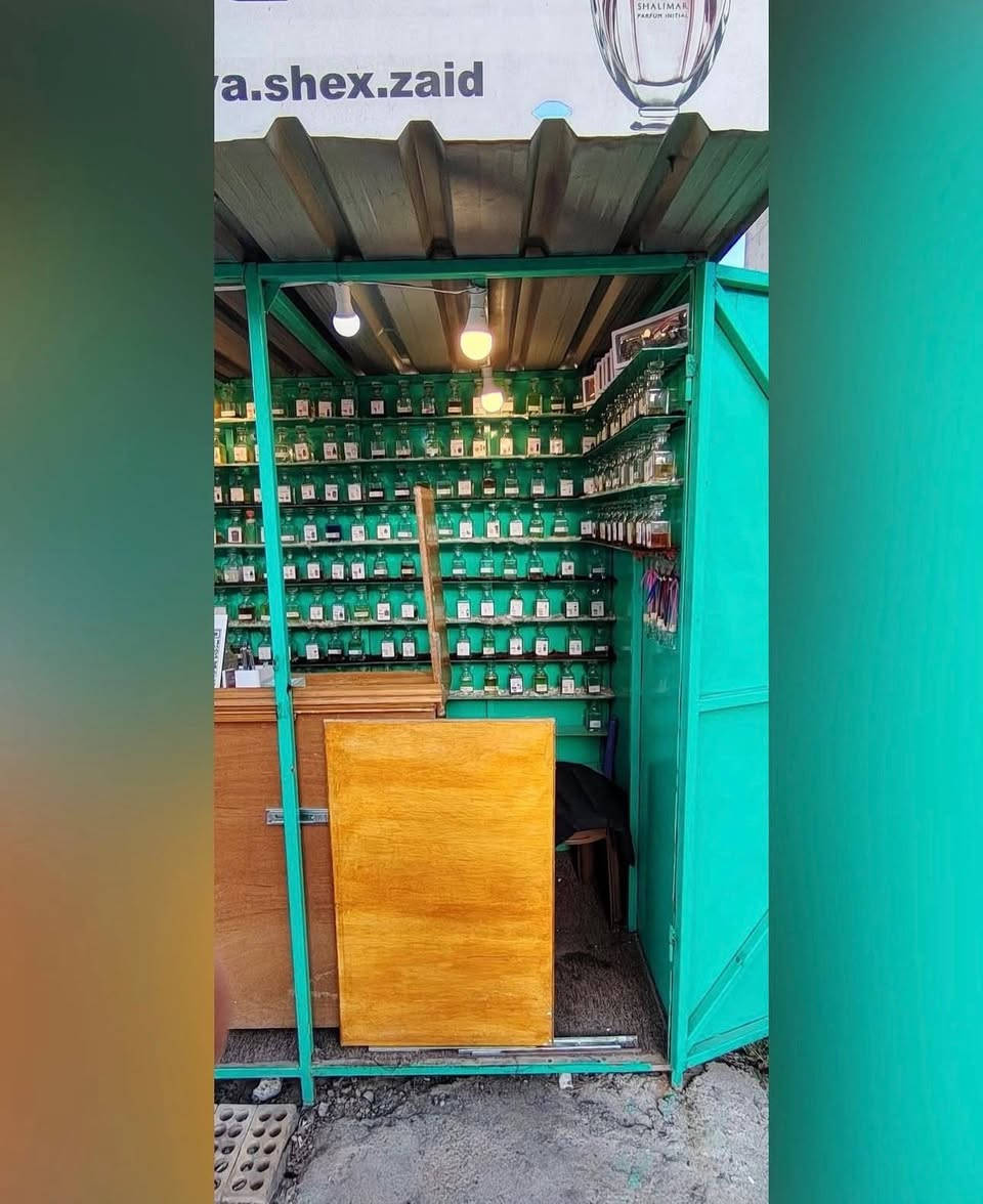 السلام علیکم ورحمة الله وبرکاتە 
كابينة عطور كامل  للبيع عنوان دهوك مالطا عليا شارع اعدادية صناعة امام خزمت سنتر 
للتواصل ***********
