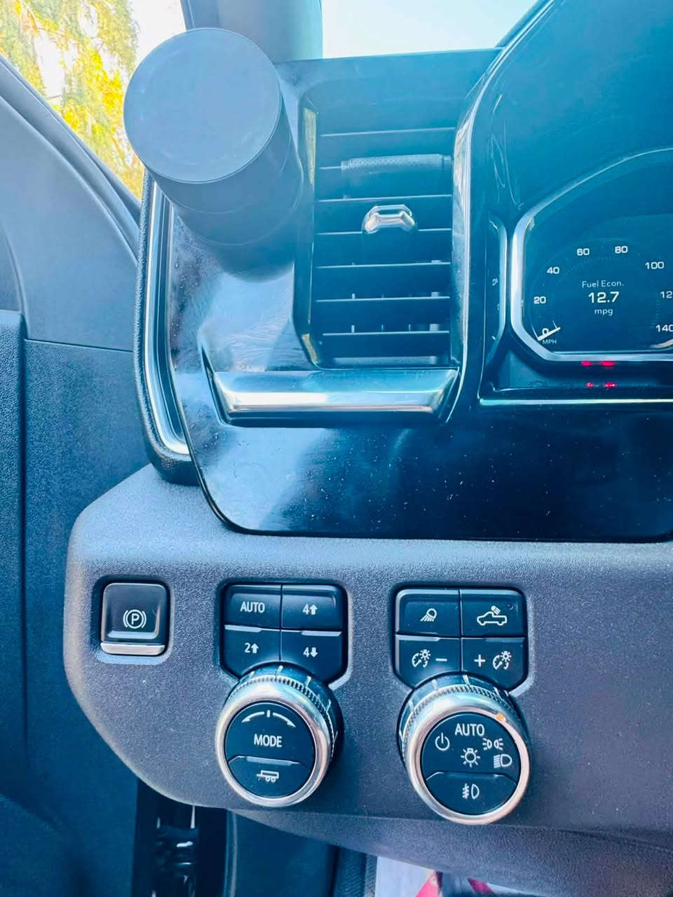 جمسي سيرا 2024 V8 بيع او مراوس
باب طويل بدي القصير المرغوب 

مواصفات :slt فول فول بدون فتحه سقف

شاشه كبيره عداد سرعه ديجيتال بصمه تشغيل عن بعد كشنات جلد وكهربائي حصانه بين كشنات وبعد هواي مواصفات 

باب الصندوق قطعتين 

وبعد بيها هواي مواصفات 

محرك „V8 5.3L ✈️

ماشيه فقط :51

حادث السياره بنيد والجاملغات بيهن بارد سياره شهداء داخله 

مكاني بابل مسيب 

***********
