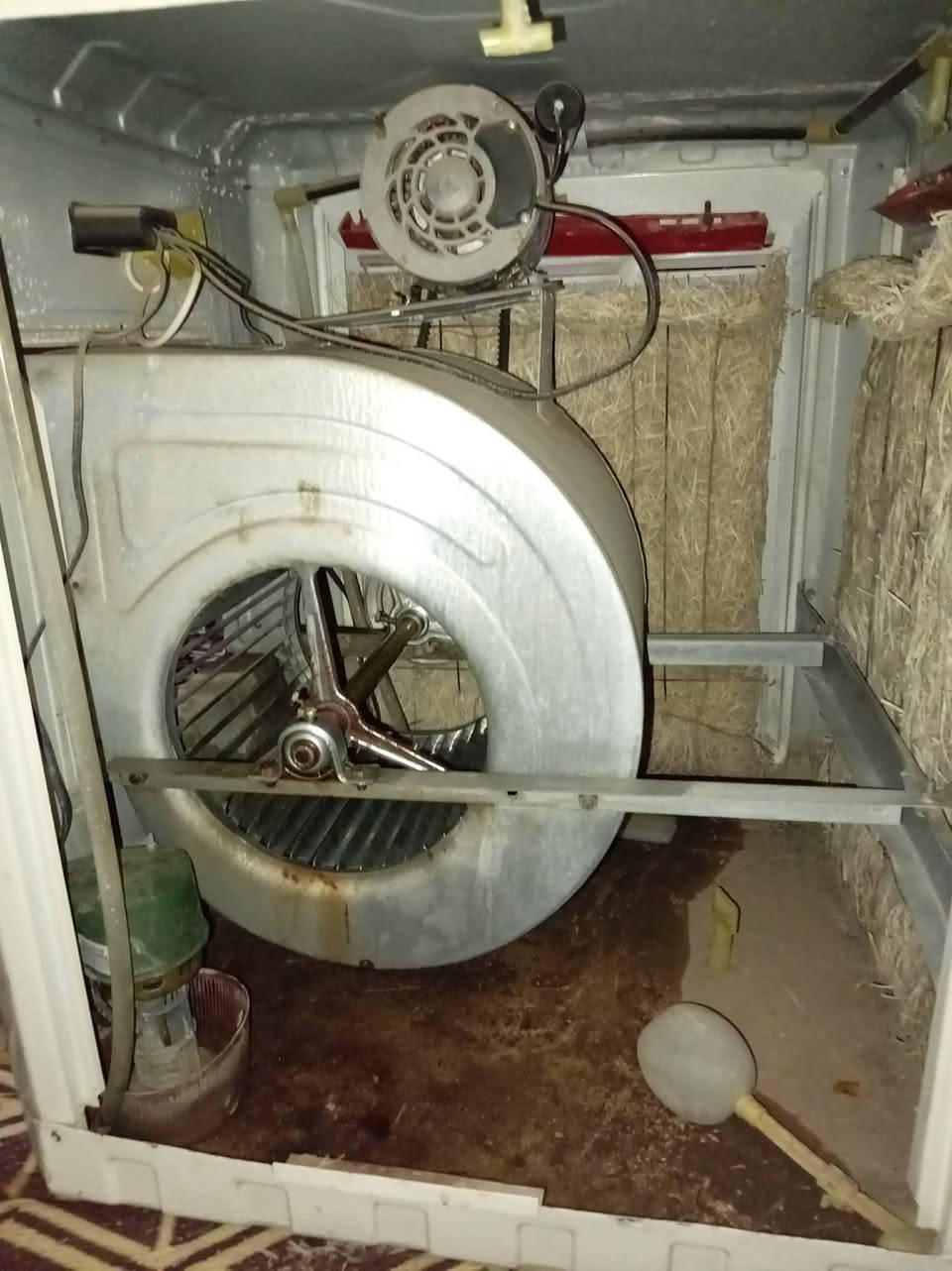 مبرده للبيع جديده لوك بدون خياس دبل واتربم ماطور سرعتين يشتغل ع المولده السعر ١٠٠
***********
