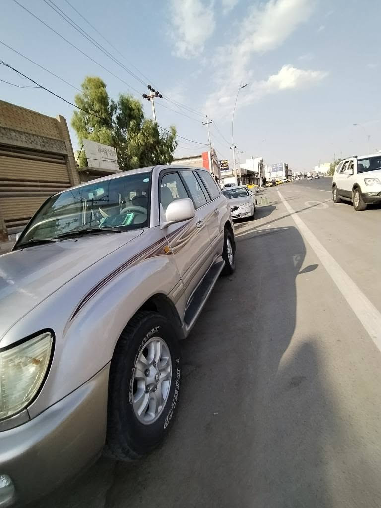 سلام عليكم لاندكروز 2003 جي اكس ار
فول 1/1 خليجي 
محرك 6سلندر كير اوتو محرك كير بشرط
سيارة بدون ضرر ومجعون فقط باب سايق( بغ)
اثر تخريب رش تيزاب
سنويه هزه جديد شرط تحويل بطاقه بانزين بيها
مكان كركوك دروازه سعر 165ومجال
 رقم موبايل *********** كركوك, العراق
