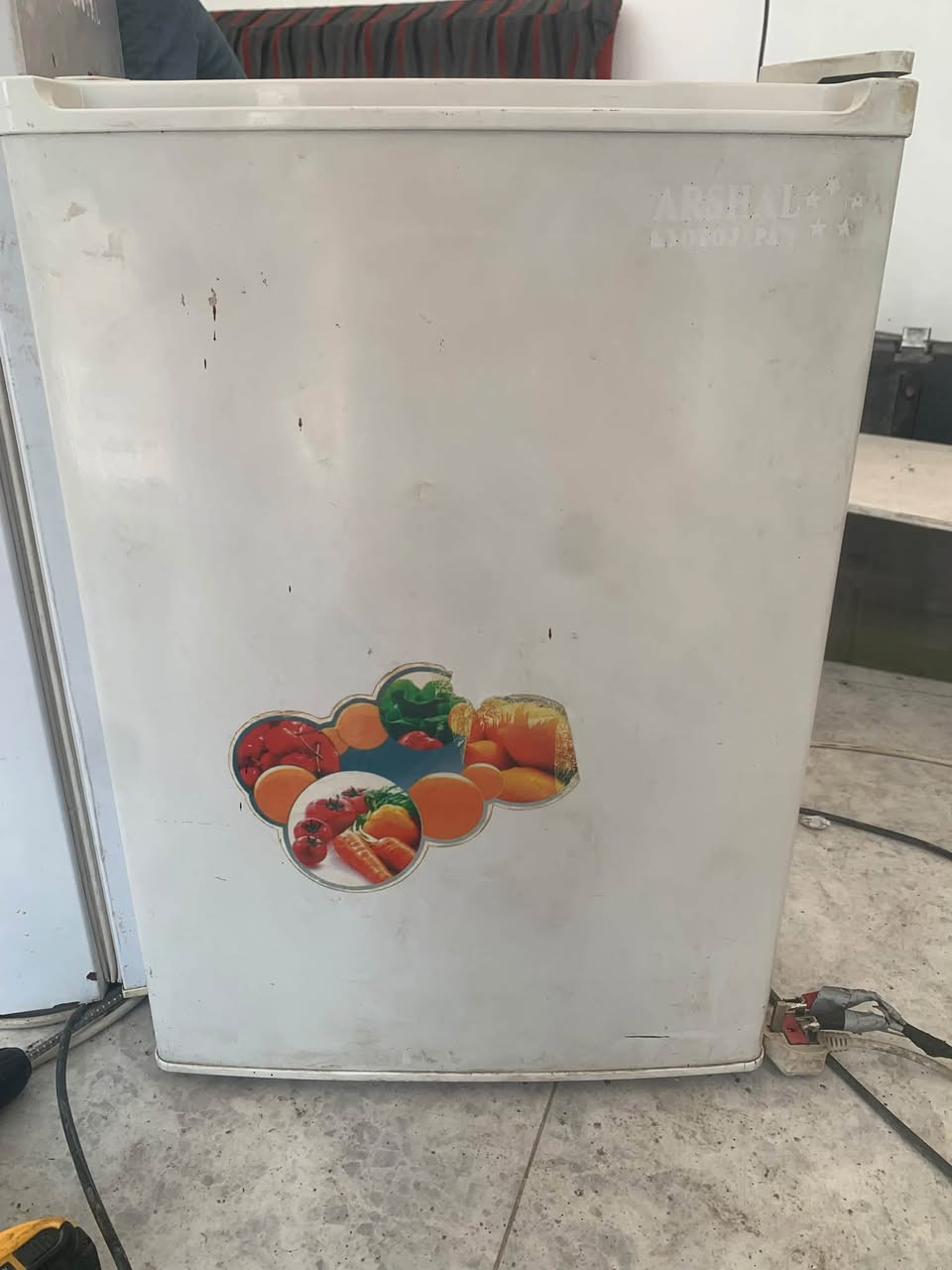 السلام عليكم ثلاجه صغيره السعر ٥٠ ألف المكان حي الكوفه ***********
