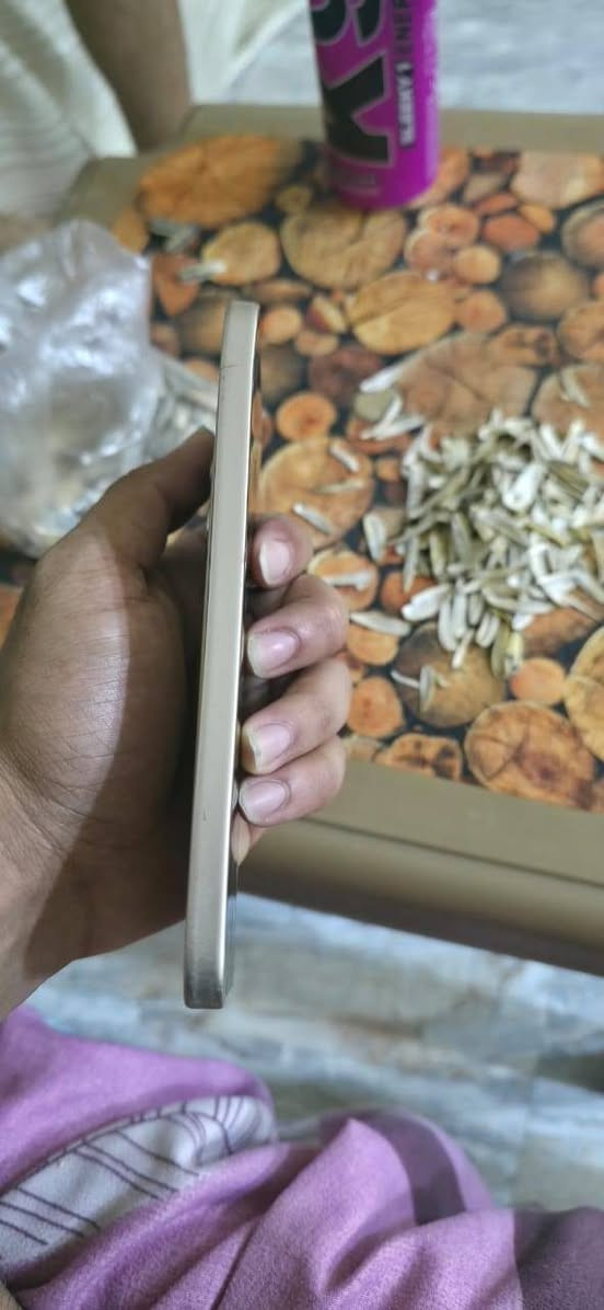 سلام عليكم  
هونر 400. ذاكرة 512 
بطاريه 6000
بي. كسر بلشاشه ومثل ما اموضح. اوشريط الكامرة فالت 
 سعرة.  ب275 بي مجال 

***********

