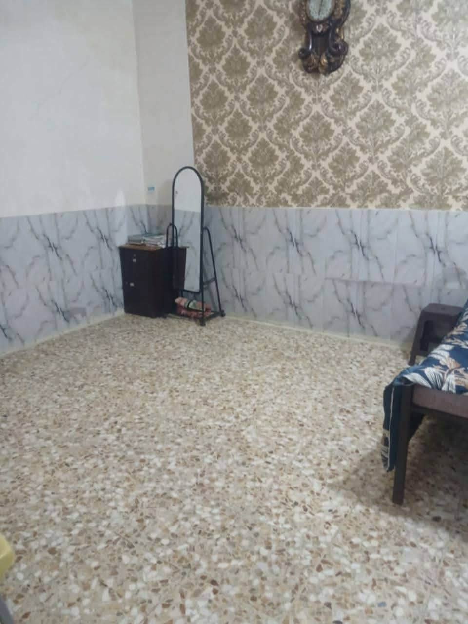 بيت طابو صرف مساحته 250متر
الموقع /حصوه/حي الغدير / يحتوي على ثلاث غرف اثنين جوه وحده فوك و استقبال ومطبخ ومنور خارجي وحمامات خارجيه وداخليه  بناء سنه ٢٠٢٠ 
للتواصل /***********
