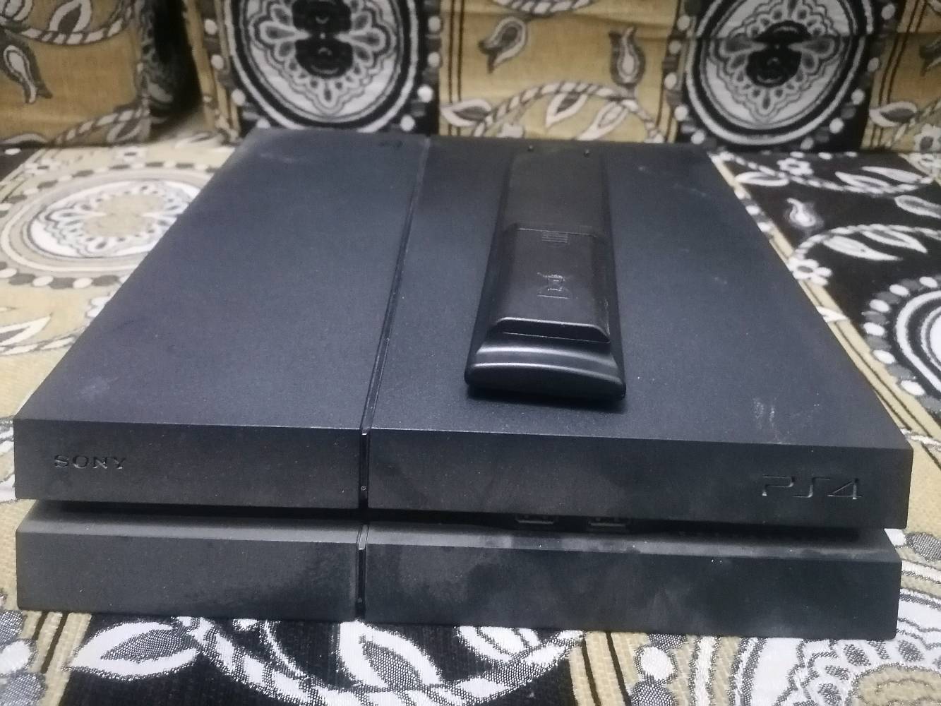 🎮 PS4 Fat 500GB مهكر
🕹️ يد أصلية مع يو بي اس
🎮 يحتوي على 8 ألعاب
⚠️ ملاحظة: زر التشغيل من الجهاز لا يعمل💰 السعر220 الف 
📍 النجف
ممكن تكتب رقم موديل الجهاز بالضبط وشكد إصدار السستم/الهكر عليه هسه؟: 
تحديث 9
زر التشغيل منو ما يشتغل، هل التشغيل الحالي يكون من يد التحكم لو يحتاج تصليح؟: 
التشغيل من يدة التحكم
ويا الجهاز شنو الملحقات الثانية الموجودة: كيبلات HDMI/باور/شحن، وهل كلها أصلية؟: 
نعم كلها اصلية 
إذا المشتري يحب يجرّب قبل الشراء، هل الجهاز شغال 100% وما بيه تهنيگ/مشكلة بالقراءة أو الحرارة؟: 
مابي مشكلة 