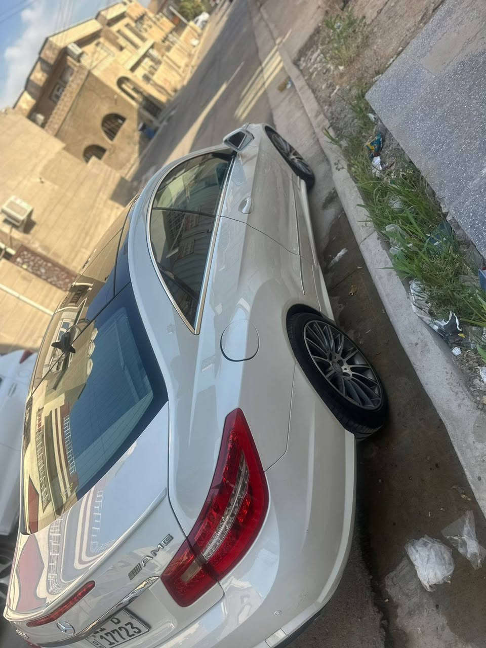 السلام عليكم 
للمراوس بجالنجر 
مارسدس E350  موديل 2011 كوبي 
فول مواصفات 
تبريد ثلج محرك 3500 v6 تنفس طبيعي 
وياله تو سايز AMG 
حادثها بأمريكا سرقه ويلات بالعراق انطخ جاملغ الأمامي الأيمن ماشيه 149 الف كيلو 
عنوان بغداد الإعلام 
***********
