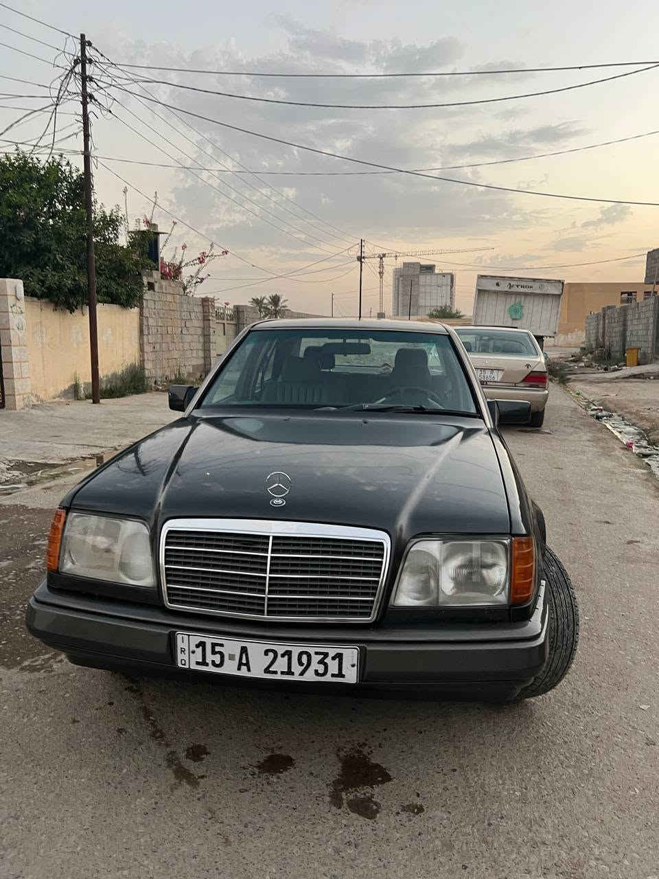 مرسدس دبه 
موديل 92
كير محرك بطه 
تبريد تدفئه شغاله 
رقم انكليزي مشروع وطني 
سعر 62 وبيها مجال 
تواصل ***********

