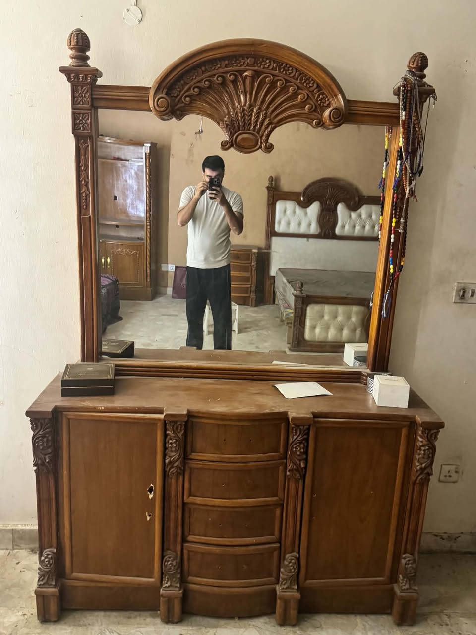 غرفه • للبيع • حي العدل