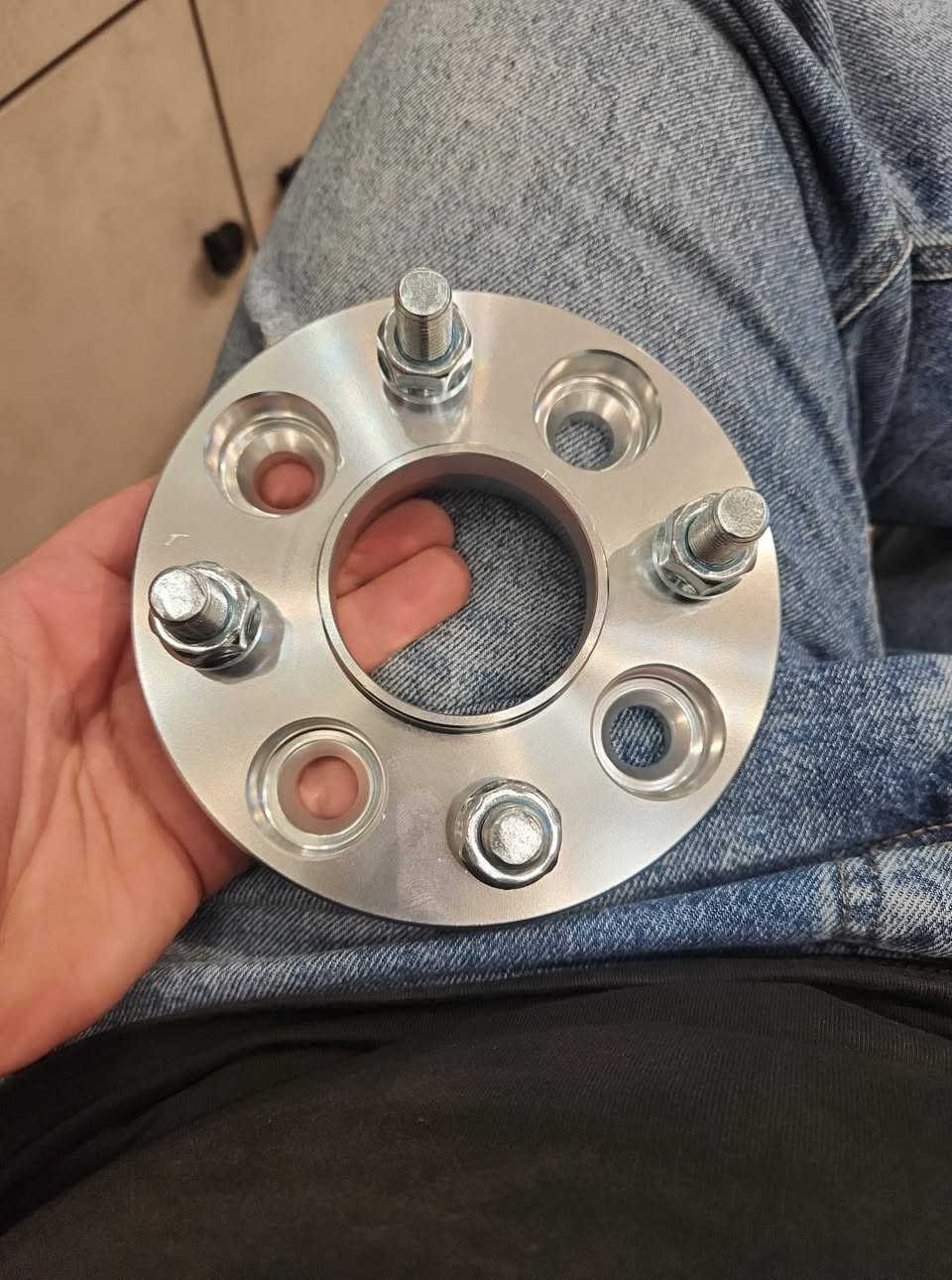 كصيتهن لسيارتي امريكي طلعن مال BMW الي يفيده ب١٥ الف اصليات توصيل هم موجود
*********** واتساب 

2pcs 38mm Wheel
 Adapters PCD 4x100 Hubcentric 57.1mm Studs M12x1.5
