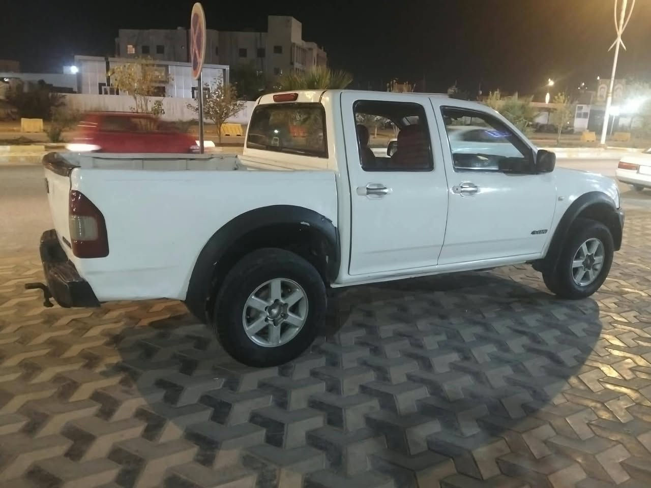 سياره بيكم ازوزه
مديل 2006
كير مكينه ففتي3000 جدد توني شادهن
تخم تاير جدد 
حداديه من دعاميه لدعاميه جدد
شاشه جبيره 
سستم سماعات
كتابه كامل وكمركه متفوع باقي بس عل قرص 
كتاب رسمي من ههيئت لمرور بيه 
دواخله حلوه 
تبريده ناقصه بس غاز 
فإن وكلشي مشتغل بيه 
كهربايات كامله كله
سعر سياره 40قفل 
رقم صاحب سياره ***********

