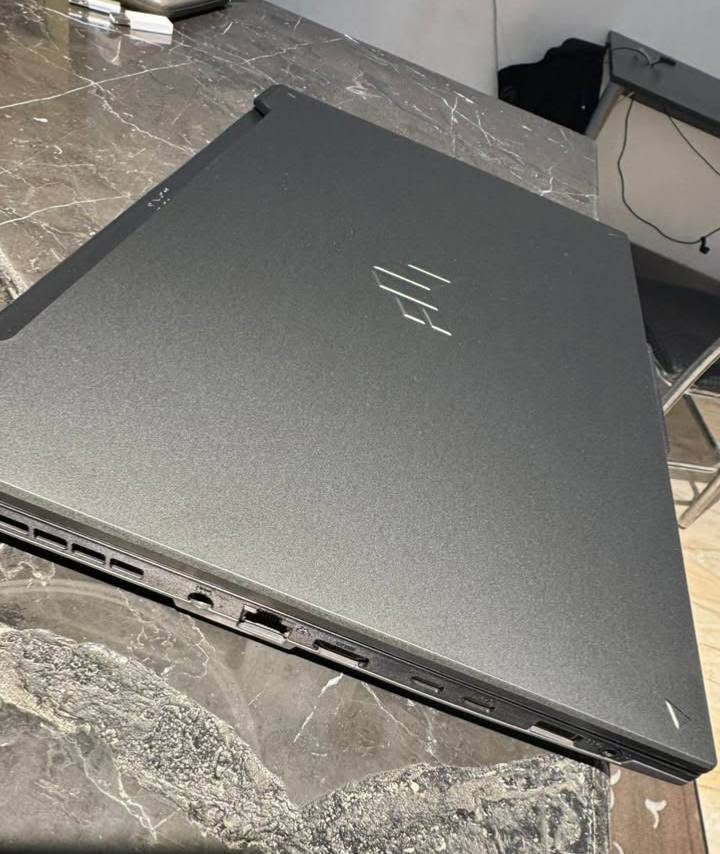🔥 للبيع ASUS TUF Gaming F16 🔥

✅ الحالة: نظيف جداً واستعمال خفيف
✅ نسبة النظافة الخارجية: 99%
✅ نسبة البطارية: 92%

💻 المواصفات:
🔹 المعالج:  Intel Core 5 210H 8cor
🔹 كارت الشاشة: RTX 4050 6GB
🔹 الرام: 16GB DDR5 5200HZ
🔹 التخزين: SSD 512GB
🔹 الشاشة: 16 إنج 165HZ FHD 1920*1200

🎮 الجهاز جاهز للألعاب والشغل بدون أي نقص
✅ ويندوز أصلي
✅ جميع التعاريف والبرامج منصبة وجاهزة
📦 الملحقات:
✔ شاحن أصلي
✔ حقيبة ASUS أصلية
‏✔ Mouse Pad عادي 
✔ موس و كيبورد the thunder ضوئي 

❌ لا يوجد كارتون

📌 ملاحظة:
يوجد أثر ضوء خط صغير جداً بالشاشة ميتعدى ٤ سانتيم يضاح فقط في الون الداكن جدا او الاسود كما موضح بالصورة، ولا يؤثر على الاستخدام أو الألعاب. 
الابتوب لا شخط لا مفتوح لا مصلح ضمان عله مشكلة الضوء 14 يوم ميتسبب اي شكال .

📍العنوان: بغداد - الدورة - ابودشير
💰 السعر 1100 الف  لا يوجد توصيل تجي تفحص وتاخذ 

📞 الرقم: [***********]
✅ متوفر واتساب ***********

للمهتمين مراسلة أو اتصال
