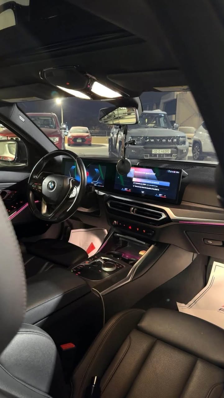 1. BMW 330i موديل 2023
2. وارد أمريكي
3. كلين
4. الممشى 48,000 ميل
5. محرك 2.0 Turbo
6. گير أوتوماتيك
7. دفع خلفي
8. لون أسود
9. داخلية جلد
10. فتحة سقف
11. شاشة ومواصفات حديثة
12. كاميرا خلفية وحساسات
13. تشغيل ودخول ذكي
14. إضاءة LED
15. جنوط رياضية
16. السيارة نظيفة جداً من الداخل والخارج
17. الفحص متاح بأي مكان يختاره المشتري
18. السعر:31 الف دولار 
19. الموقع: بغداد
20. الاتصال:***********
