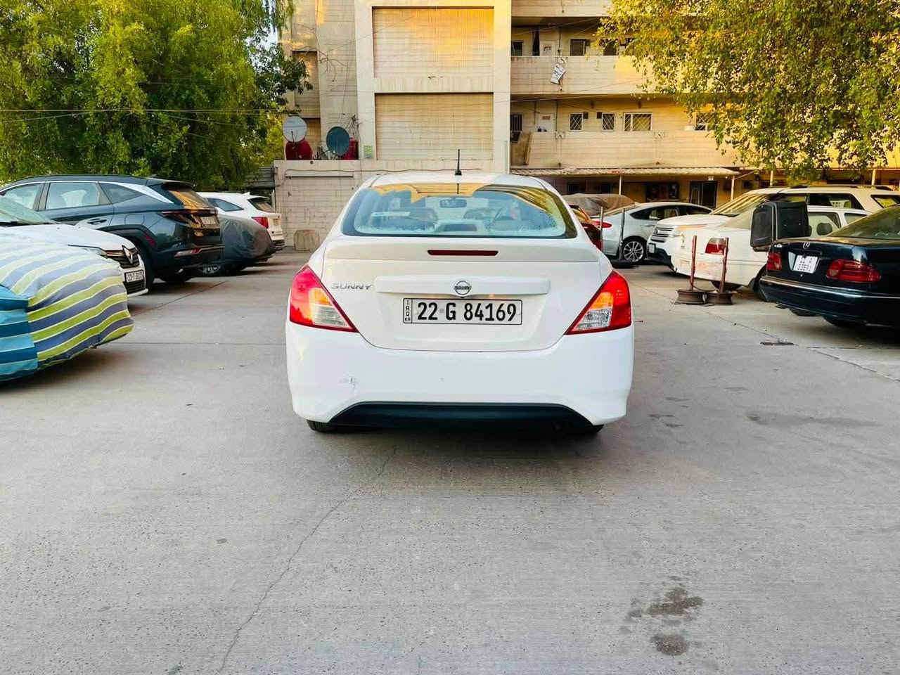 السلام عليكم سني للبيع
موديل 24 
ماشيه 48 
بيه تبديل جاملغ بدون دواخل + بالرد شبر بلبنيد +لجلملغ لخلفي بارد 
رقم اربيل تريد وكاله تريد تحويل 
مواصفته معروفه 
السعر 100$ وبيه مجال حك لجيه شي بسيط 
مكان لسيارة بغداد شقق الصالحيه 
***********
***********
