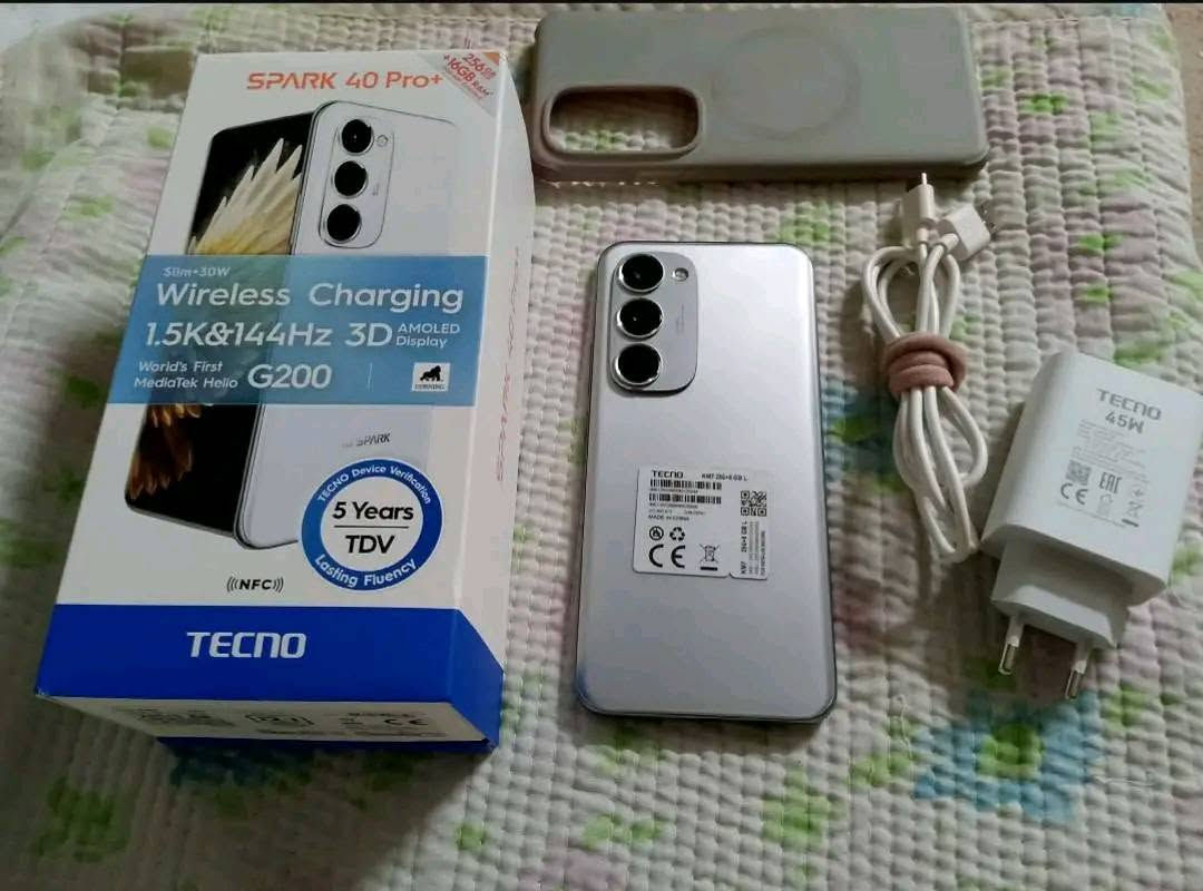 سلام عليكم مرواس ببوكو x6
 Tecno Spark 40 Pro Plus (تكنو سبارك 40 برو بلس)
النظافة: ( نظيف جداً أخو الجديد / مستخدم لفترة بسيطة).
المساحة: 256 جيجابايت.
الرام: 16 جيجابايت (8 أساسي + 8 ممتد).
الشاشة: شاشة أموليد منحنية 144Hz بدقة 1.5K (ألوان وسلاسة خيالية).
المعالج: Helio G200 قوي جداً بالاستخدام والالعاب.
البطارية: 5200 مللي أمبير (تطول يوم كامل) وتدعم الشحن السريع واللاسلكي.
الملحقات: العلبة كاملة + الشاحن اللاسلكي المغناطيسي الأصلي المتطور (MagBase 02) الموضح بالصورة  
المكان: (فلوجة
رقم الواتساب 
***********
