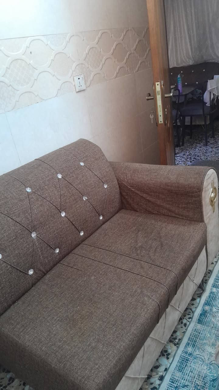 ديوان • ١٨ مقعد • حالة جيدة