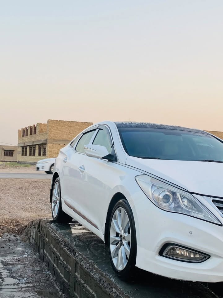 هونداي ازيره  خليجي مموصفات Vip فول الفول اعله فئه    جديد هزه وسنويه تحويل جديد الحد ال 2030 

 مكينه 6 سلندر  كفاله  لا تنقيص ولا تبخير 

سياره كفاله عامه  شرط سونار سياره جاهزه من مكينه وكير وحداديه وتخم تاير تبريد غرفه جديده الف ماذب عليه  

سياره نضافته 💯 بل 💯 جكد ما توقع نضيفه وجاهزه 

موصفات السياره

بجم كله زنون  

بصمه ابواب وتشغيل 

بانوراما طكتين 

كشنات جلد 

تدفئه تبريد كشنات 

قطعتين تبريد 

تحكم كشنات منفصل بل ابواب 

شاشه كبيره بلادي 

تحكم  بيانو 

هند بريك بصمه 

برده خلفيه كهربائيه 

بردات جانبيه خلفيه 

مري شفط نظام ترحيب 

عنده تقرب ناره داخليه 

فتح صندوق ذكي 

تحكم جام اتو ......

لدات امامي خلفي وبلو جكتور لد .

لايت زنون عالي ناصي 

حساس امامي خلفي 

تحكم ستيرن كهربائي 

سترين كرهبائي + ذكي 

كشن ذكي 

نظام اصوات انفنتي 

نظام كامرات 

امامي وخلفي وداخلي 

لد مري جانبي 

اناره داخليه بلادي 

مري قلاب 

زراكات اماميه 

جرس بل 120 

حساس خلفي امامي 

يدات نيكل إشارات ترحيب جانبي .

دمام خلفي كولتي عالي 

دبل كزوو خلفي 

ويل كب 19 كرؤم......
السعر ١٣٥
***********
