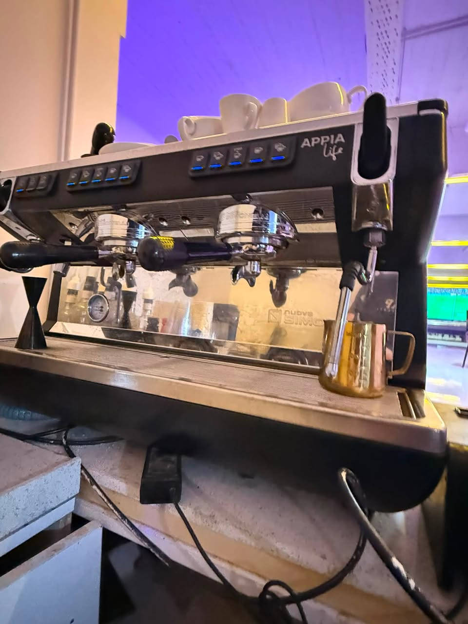 ☕️ للبيع ماكينة باريستا إسبريسو احترافية Nuova Simonelli Appia Life – 2 Group 🇮🇹

ماكينة Nuova Simonelli Appia Life الإيطالية، من أشهر الماكينات التجارية المستخدمة في الكافيهات والمطاعم والمشاريع الاحترافية، وتتميز بالقوة والثبات في الأداء.

🔹 الموديل: Appia Life
🔹 الماركة: Nuova Simonelli 🇮🇹
🔹 2 Group للعمل المتزامن
🔹 نظام Volumetric / Automatic
🔹 2 عصا بخار احترافية
🔹 2 مخرج ماء ساخن
🔹 مناسبة للكافيهات والمطاعم ومحلات القهوة
🔹 تتحمل ضغط العمل اليومي العالي
🔹 تصميم احترافي ومتين
🔹 الماكينة مستعملة ولكن بحالة ممتازة جدًا وجاهزة للعمل مباشرة بدون أي مشاكل

✨ جاهزة للتشغيل الفوري، مناسبة لمن يريد ماكينة أصلية قوية من ماركة إيطالية معروفة وموثوقة في عالم القهوة، وتعتبر خيار مثالي للمشاريع الجديدة أو التوسعة.

💰 السعر: 3,600,000 د.ع (قابل للتفاوض البسيط)

📍 الموقع: بغداد – زيونة
📞 للتواصل: ***********

📣 للاستفسار أو المعاينة يرجى الاتصال مباشرة أو مراسلتنا على الرقم أعلاه
🚀 لا تفوت الفرصة – ماكينة احترافية جاهزة للعمل فورًا!

Nuova Simonelli Appia Life 🇮🇹
قوة وثبات وجودة للمشاريع الاحترافية ☕️

