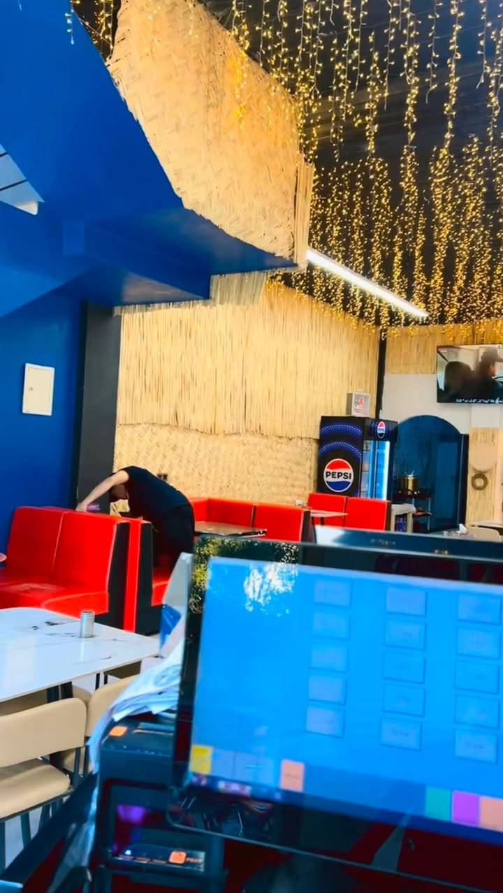 #مطعم للبيع متكامل ديكور بغدادي  جديد صاله شباب وعوائل بي قسم مشاوي واسماك وشرقي وتوجد اجهزه للغربي عنوان المطعم ديالى بعقوبه الاجازه الصحيه كامله صفحات المطعم تكتك انستا تطبيق توترز موجود للاستفسار ‭***********‬
