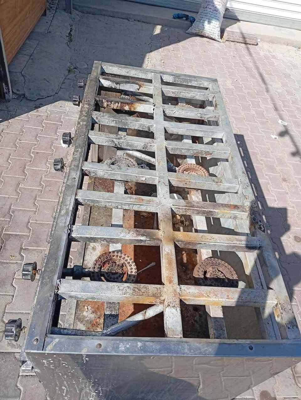 ستانليس ستيل ست عيون نظيف شغال السعر المطلوب 400 الف بغداد ام الكبر والغزلان ***********
