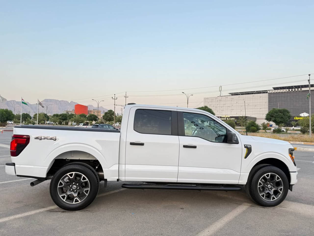 FORD 150 STX 2024
فۆرت F150 مۆدێل 2024 شکل گۆراو مواسەفات
STX
ڕەنگی سپی
مەکینە 8پستۆن
مواصفات 
:-گێچ ئەلیکترۆن
:-٤ کامێرە 
:-خەتی جادە
:-تەحدید سورحە 
:-ئاوێنە فۆتۆ
:- كاميرا 360 
:- 4✖️4 ( دبل اكسل ) 
:- شاشة گەوره 
:- لايت زينون 
:- رادار پێش و دوا 
:- رادار ئاوێنه 
:- حساس پێش ودوا 
:-برێك كاره با 
:- بروجكتر LED 
زۆر مواسەفاتی دیکە
تەنها ١ پەڵەی بۆنیتەکەی بۆیاخە بیناو بی ئیرباگ 2پارچەش گۆراوە بەبیلادی
گێر و مەکیەنەی بەشەرت 
هیچ کێشەیەکی تێدا نییە 
کاتی نەشکاوە ٣ مانگی لەگەل شوین رانیە نرخ 290 گەلا
***********
*********** شمشمل, السليمانية
