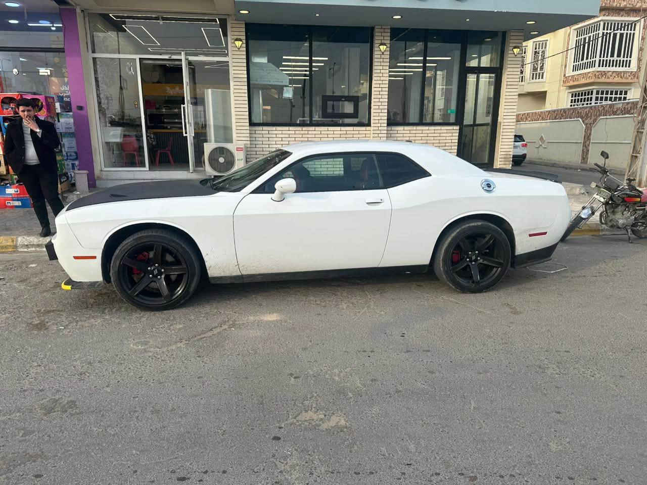 جالنجر وارد امريكي
موديل ٢٠٢١ 
فئة sxt plus
حادثه جاملخ وبنيد وصفحه كلير بدون قطرة معجون 
سياره جديده وجاهزه مناقصه برغي
ادامه كامله تخم تاير صدر 
كير ومحرك وتبريد مكفول
السياره باسمنه تحويلها مباشر 
السياره للبيع او مراوس
سعر ١٦٠
مكاني الفلوجه
رقمي ***********واتس متوفر
