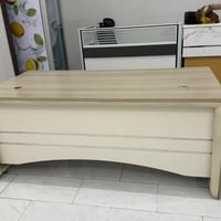 ميز مكتبي • مستعمل قليل • حي العدل