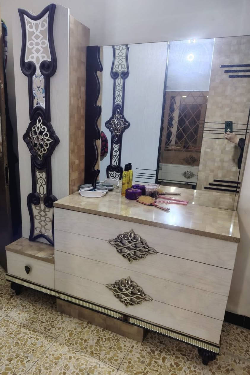 السلام عليكم
عندي غرفه تركيه للبيع بدون جربايه
مستعجله ع البيع العنوان حي الجهاد 
السعر250 وبيها مجال بسيط
للاتصال *********** رقم بي واتساب
