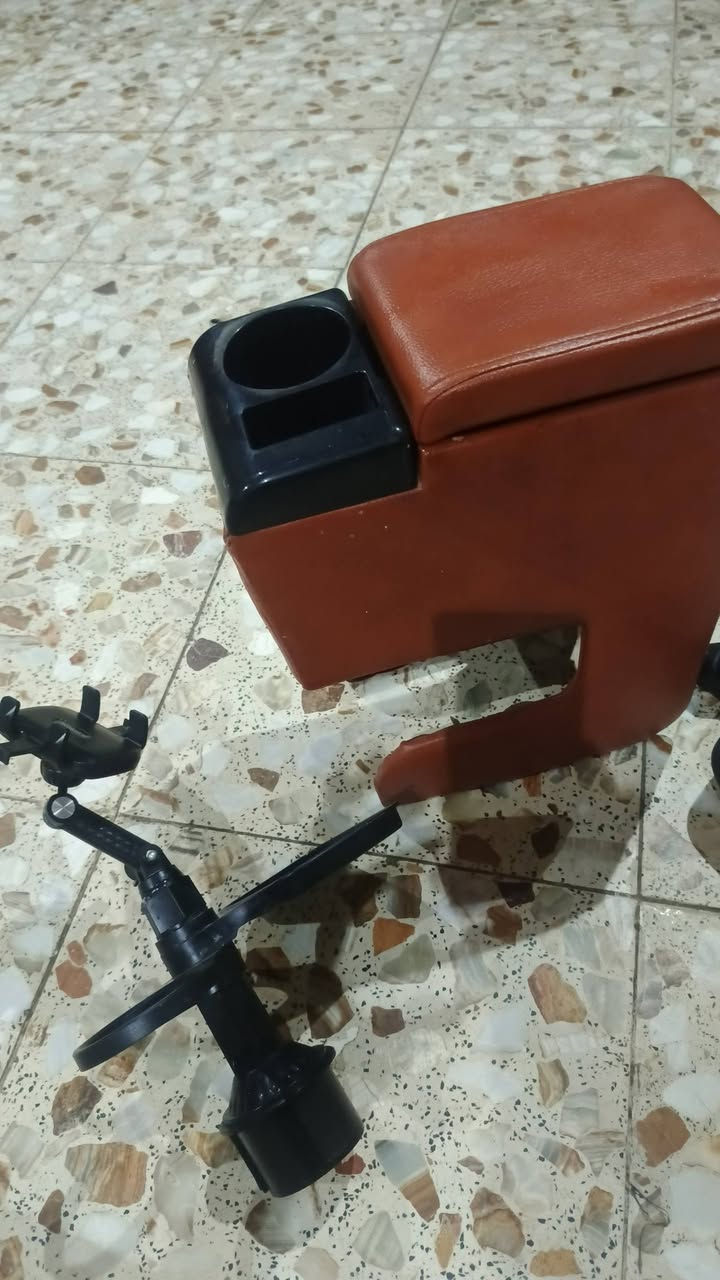 غراض بي ام للبيع 
عنبار اصلي جديد بل باكيت 20 الف
حصان جلد وياه حماله موبايل وكلاصات وقاعده 30
مرايه اصليه ثكيله 20
 وعندي اسبير مال بيجو نصيف كامل تاير وويل 25
 ليريدهن مكاني بل دوره يراسلني واتساب ***********
