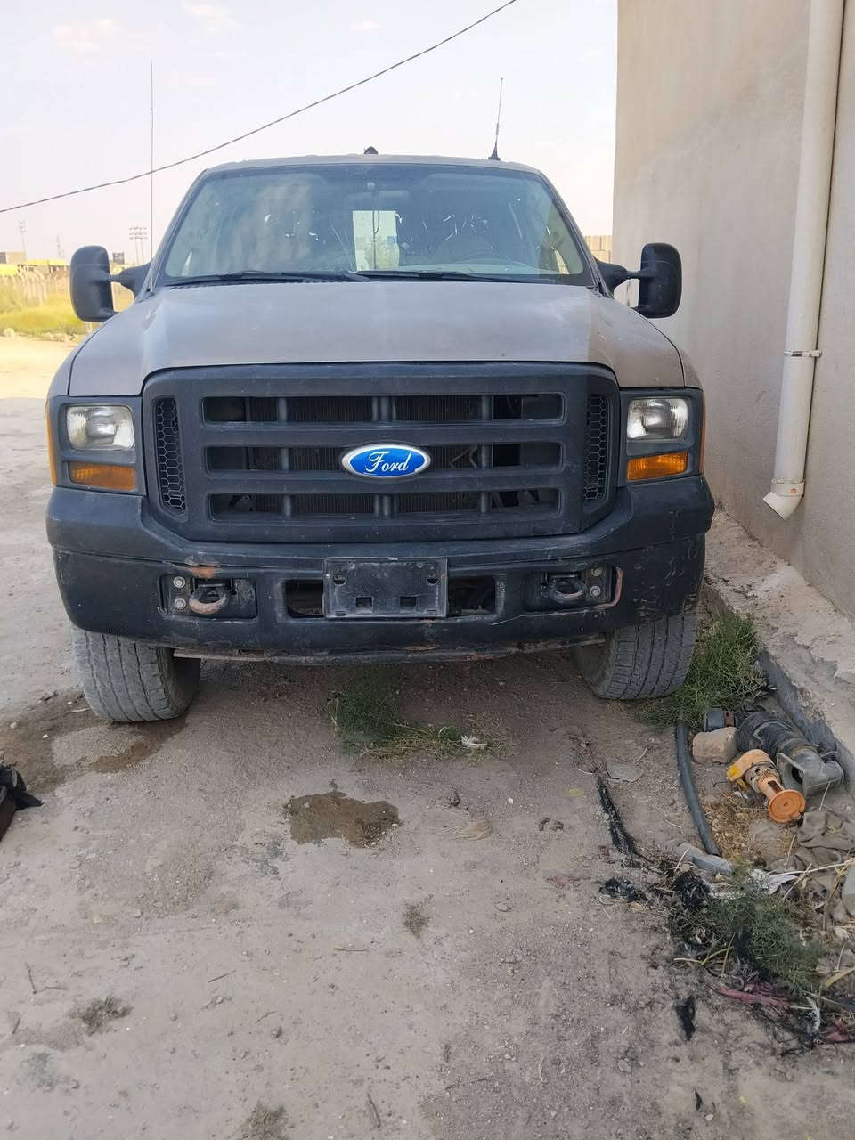 فورد 350 كاز 8 سلندر موديل 2008 سيارة جديد المحرك شغال بس حاليا منزلينه مكفوله من الضربة والكص السعر 17 ورقه وبيه مجال للاستفسار ***********
