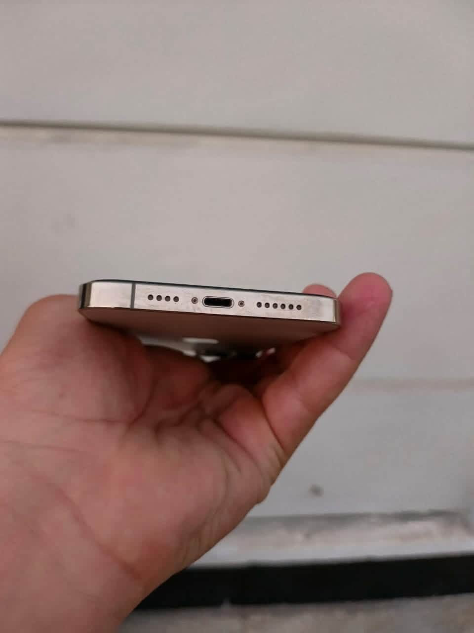 سلام عليكم آيفون ١٣ برو ماكس لون ذهبي نضافه ١٠٠ جهاز بطاريه ٨٦ كرتونه موجوده مالته بغداد العبيدي شارع عشرين رقم *********** سعر ٧٥٠ وبي مجال
