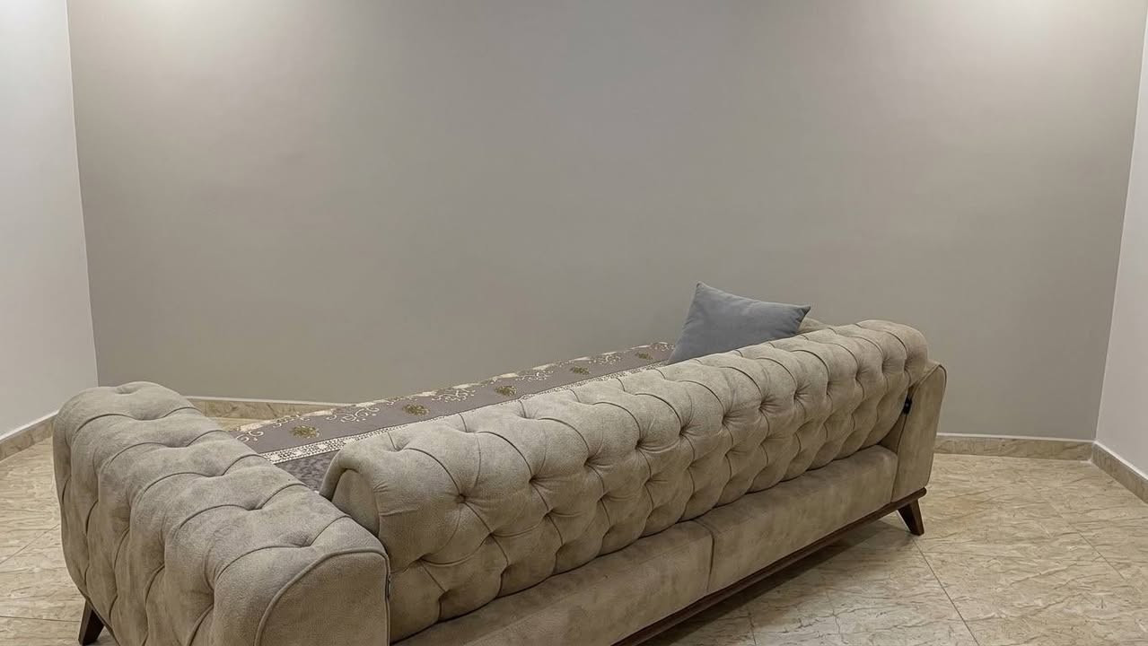 النوع: تخم قلاب سرير.
​العدد: مكون من 7 مقاعد.
​السعر: 575 (مع مجال بسيط للتفاوض).***********

نص مكتوب في الصور:
- قنفة كبيرة (يفتح سرير) تخم قنفة قلاب سرير - للبيع مستعمل - النوع: تخم قلاب سرير - العدد: مكون من 7 مقاعد - التفاصيل: قنفة كبيرة، قنفة وسط، 2 كراسي مريحة السعر: 575 ألف دينار عراقي للتواصل / رقم البائع: *********** (مع مجال بسيط للتفاوض لجادين)