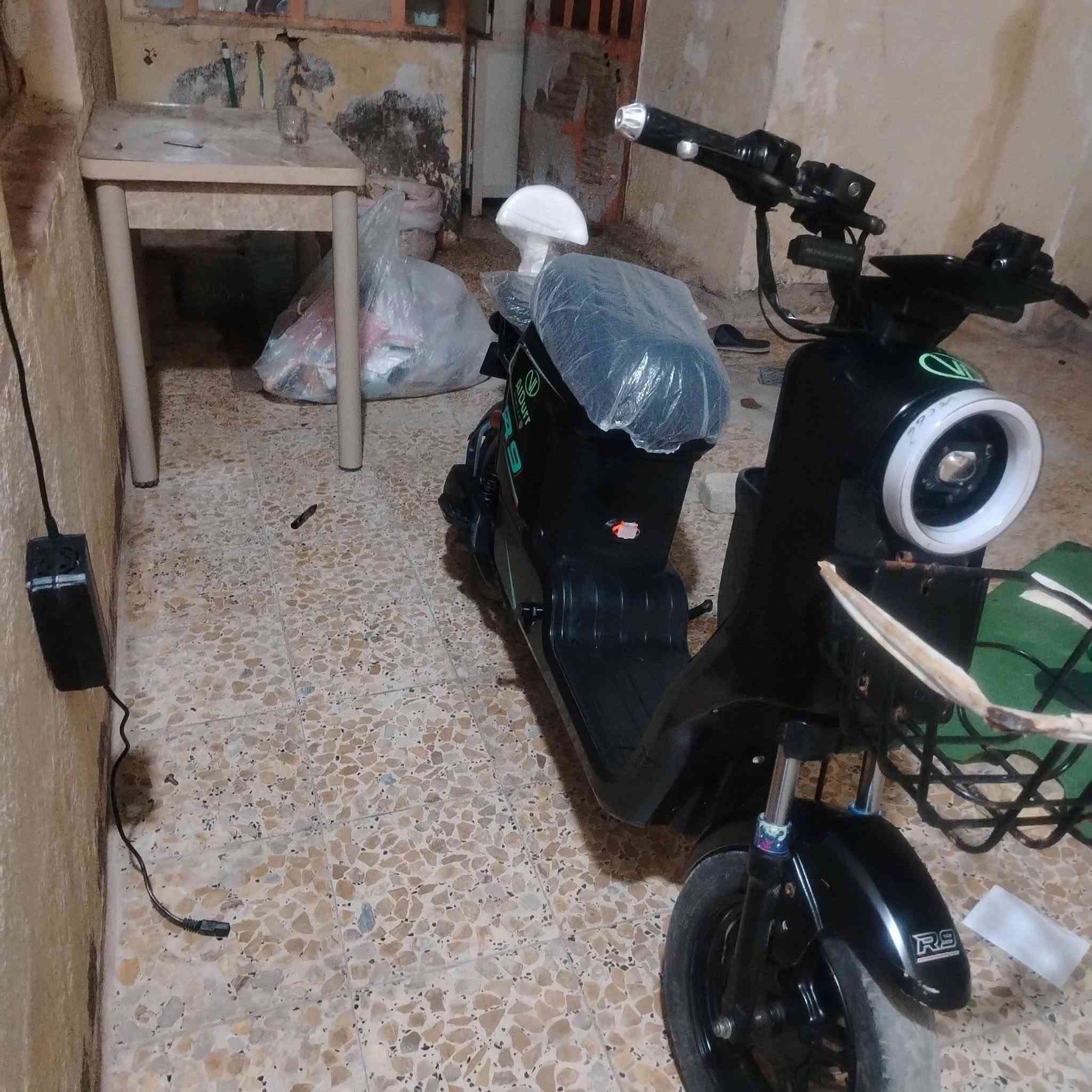 دراجه شحن  سعر 400 وبيه مجال ما ناقصه شي دراج حلوه ونضيفه لريد هاذه رقمي بس وساب                                  +964 778 033 4143    البصره کرمه علي
