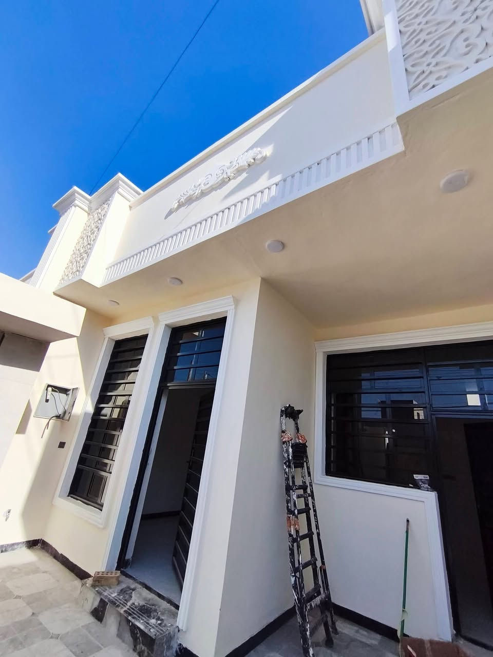 [[بسم الله الرحمن الرحيم]]
    🏡     🏘      🏚 

#يوجد_مشتمل_للبيع 

#العنوان  الفلوجة 
#المنطقة حي الشهداء // مقاطعة 19 الف خلف مجمع البرديني
 

✅المساحة : 125م
⬆️ الوجة : 6 وربع م
🏞️النزال : 20م
 
مكون من
غرفة 1
استقبال 
صالة 
مناور 2
مطبخ
صحيات
الارضية سيراميك
الجدران سيراميك 

                       #بناء 🧱 : طابوك
      
       #شارع 🏞️⬆️⬆️ : 10م

  #السعر_محدد_من_قبل_البائع 
        
    ⚖️⚖️   نوع الملك : طابو صرف تحويل مباشر 🏙 

        #السعر 💰💸: 84 مليون وبي مجال

__________________________________

للأستفسار⛔🖲️ : مراجعة 
🥇#مكتب_الدوحه_للعقار 🥇
العنوان شارع المنجزات تقاطع جامع التقوئ مجاور محطة نمبر وان المركزية لغسيل السيارات 🚗🚖
__________________________________

#ملاحظة//📋📑 اذا لديك عقار تريد تعرضة للبيع او تريد تشتري عقار قم بمراسلة الصفحة او اتصال على لارقام الموجودة+ واتساب
            
         #للأتصال_او_واتساب 📞  ***********
         #للأتصال_كورك.   📞.      ‏‪***********

#بيع_وشراء_الدور_السكنية_والزراعية_العقارات_في_مدينة_الفلوجة #مكتب_الدوحه_للعقار_بيع_وشراء_العقارات_بسعر_مناسب
@#عقارات_الانبار_الفلوجة
