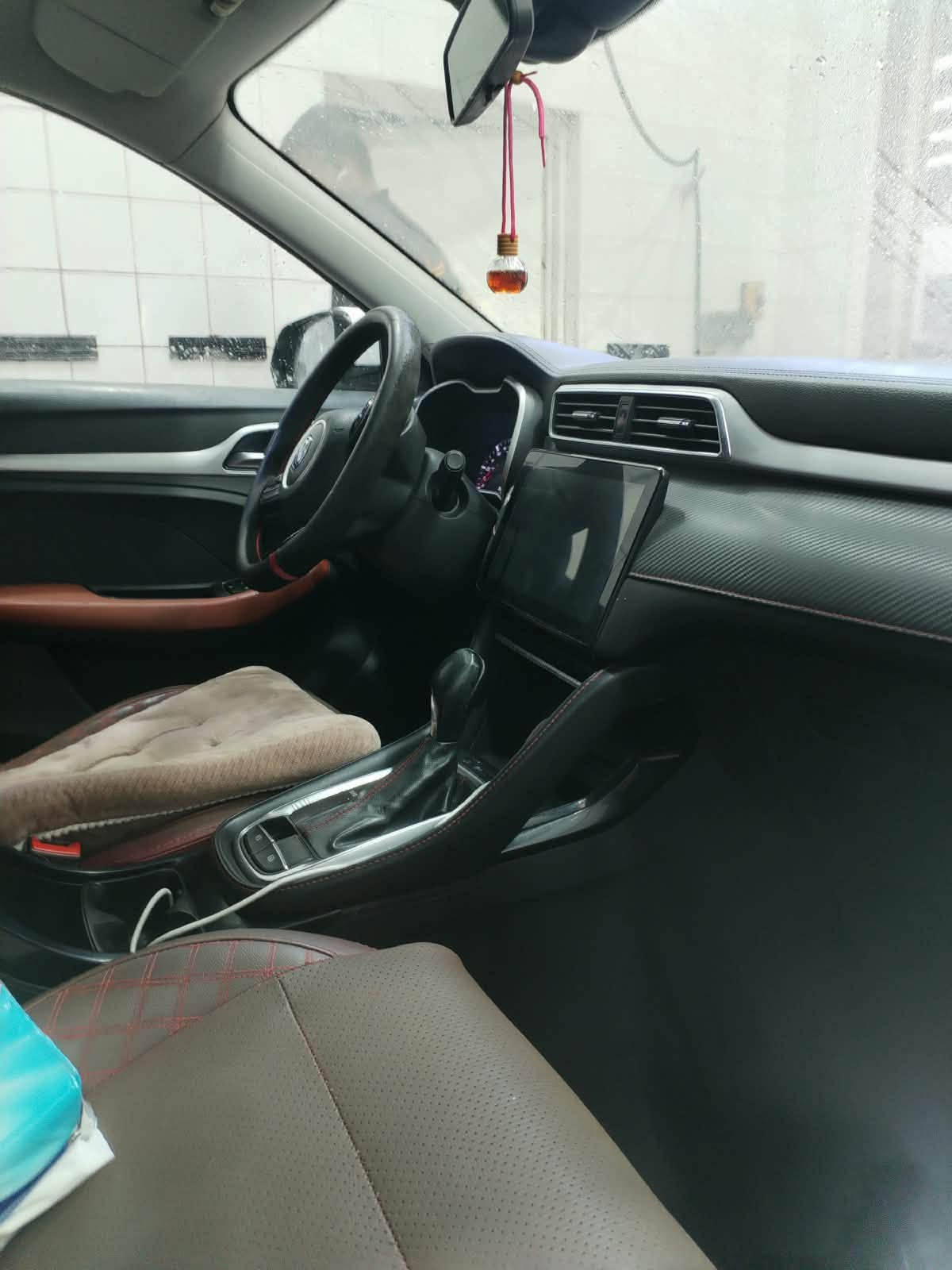 موديل 2021 
 رقم بغداد الجديد الدولي 

مواصفات السيارة
* الموديل MG ZS2021
* محرك: 1500 اقتصادي 
* اللون: ابيض 
* ناقل حركة: أوتوماتيك
*  تشغيل بصمة + دخول ذكي
* بصمة ابواب
* ستيرن جلد ( تحكم جهتين ) 
* حاكية للإتصال والرد على المكالمات
* بلوتوث + USB
* شاشة لمس كبيرة متعددة الوسائط (اندرويد اوتو + كار بلي)
* كامرة خلفية دوارة 
* حساسات خلفية 
* هاند بريك دكمة 
* نظام اوتو هولد 
* نظام نزول منحدرات
* بصمة عدد ( 2 )
* تبريد قطعتين + تدفئة 
* لايت زنون عالي + ناصي
* لدات نهاري 
* بك لايت LED
* مرايا كهرباء + اشارات بالمري 
* كشافات هالوجين
* مثبت سرعة ESP
* مانع انزلاق المكابح APS
* حساسات نظام مراقبة ضغط الإطارات TBMS
* جنوط أصلية 
* ويل كب عدد ( 5 )
* ايرباك AIR BAG عدد ( 2 )
* حاملات اكواب عدد ( 6 )
* سبير منازل من الجنطة ولا مفتوح + المعدات كاملة الأصلية غير مفتوحة

السعر المطلوب (98)
مكان السيارة بغداد / بغداد الجديدة
رقم الهاتف /***********
