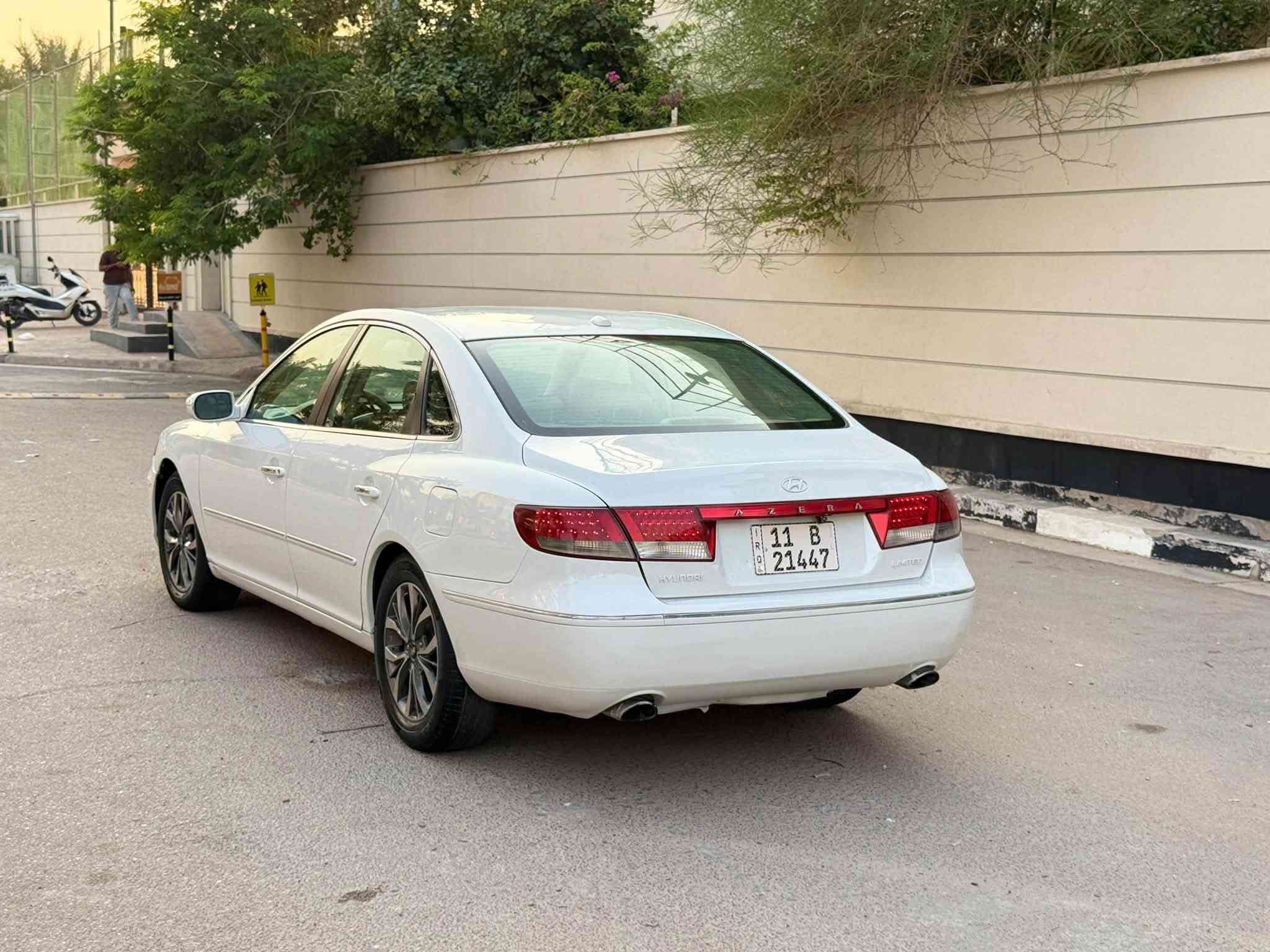 هونداي ازيره
2008  وارد أمريكي مصبوغه حزام بدون دواخل سعرها 75 ورقه  بيها منضومه غاز رقمها بغداد دولي جديد سنويه جديده2031
محرك 6 سلندر 3300 

السيارة فول 
المواصفات
-فتحه 
-نظام ترحيب
-انارة بالمرايات والابواب الامامية
-كاميرا وحساسات خلفية
-حساس ماسحات
-كشنات كهربائية جلد 
-لد امامي وخلفي
-تحكم كامل بالستيرن 
-مري شفط مع الاشاير
-ويل حجم 20
-مرايات قلاب ويه R
-الشاشه اصليه 
نضام سماعات + مضخمات بلاديه
تبريد ثلج 

مكان بغداد 
سعرها 75 
غير متواجد علفيس شراي يتصل ***********
