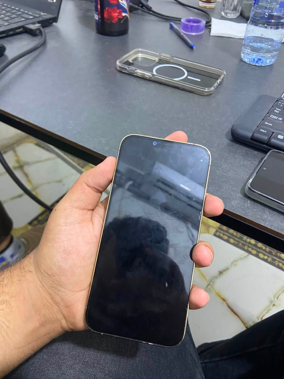 سلام عليكم
آيفون ١٣ برو ماكس
مثل ماموضحلكم بل صوره
مبدل شاشه 
بطاريه اصلي مال تفصيخ 🔋 
كأمره اصلي 📷
سعره ٤٥٠ وبي مجال 
حله القاسم 
***********
