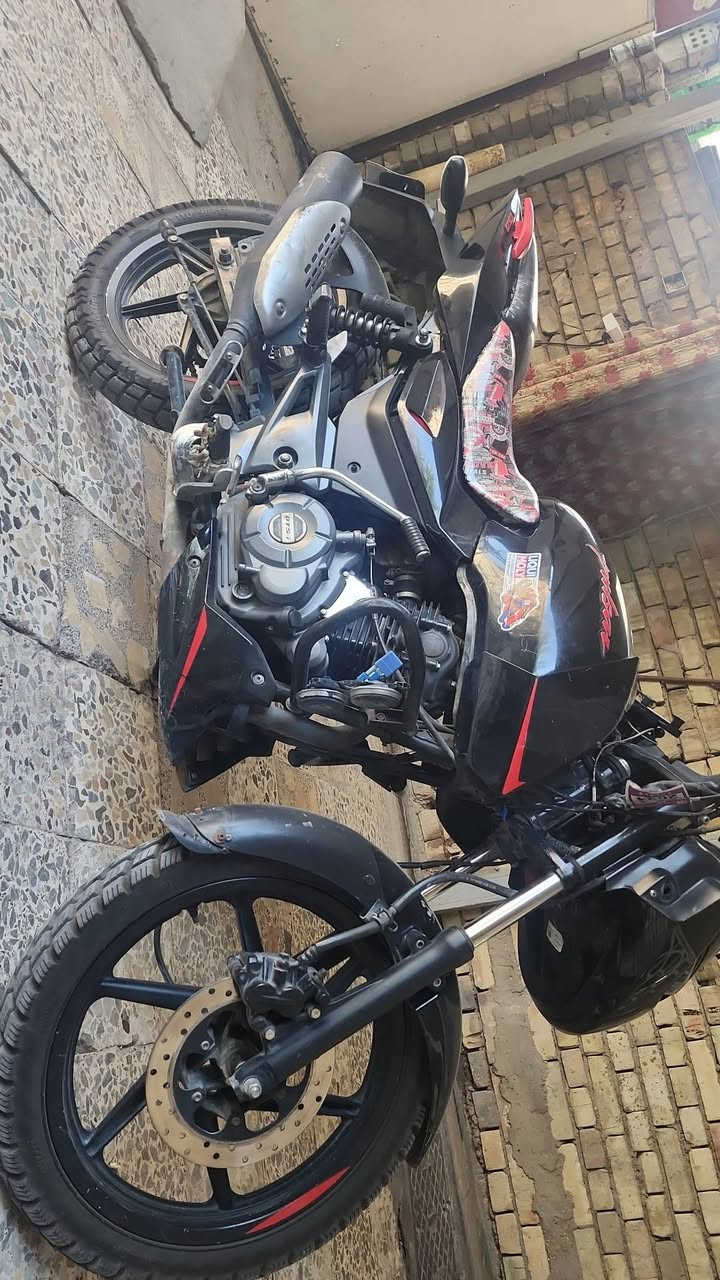 السلام عليكم
بولسر نيون 150cc دراجة كاملة مكفولة من الطول للطول اي نقص ما بيها غراضها كلها موجودة تاخذهة كاملة محرك برغي ما مفتوح نكرة سلف ترايك للبصرة دراجة خير من الله متوكف عندك 
مرقمة بغداد رقم مميز سنوية باسمي تجي تفحص وتقتنع تطلع بيها تحويل شوكت ميعجبك بيها تفاصيل صغيرة اذا مهتم بالدراجة اذكرلك ياهن خاص ما عندي 
مكاني بغداد البلديات 
سعر الدراجة  مليونين ومية 
***********
