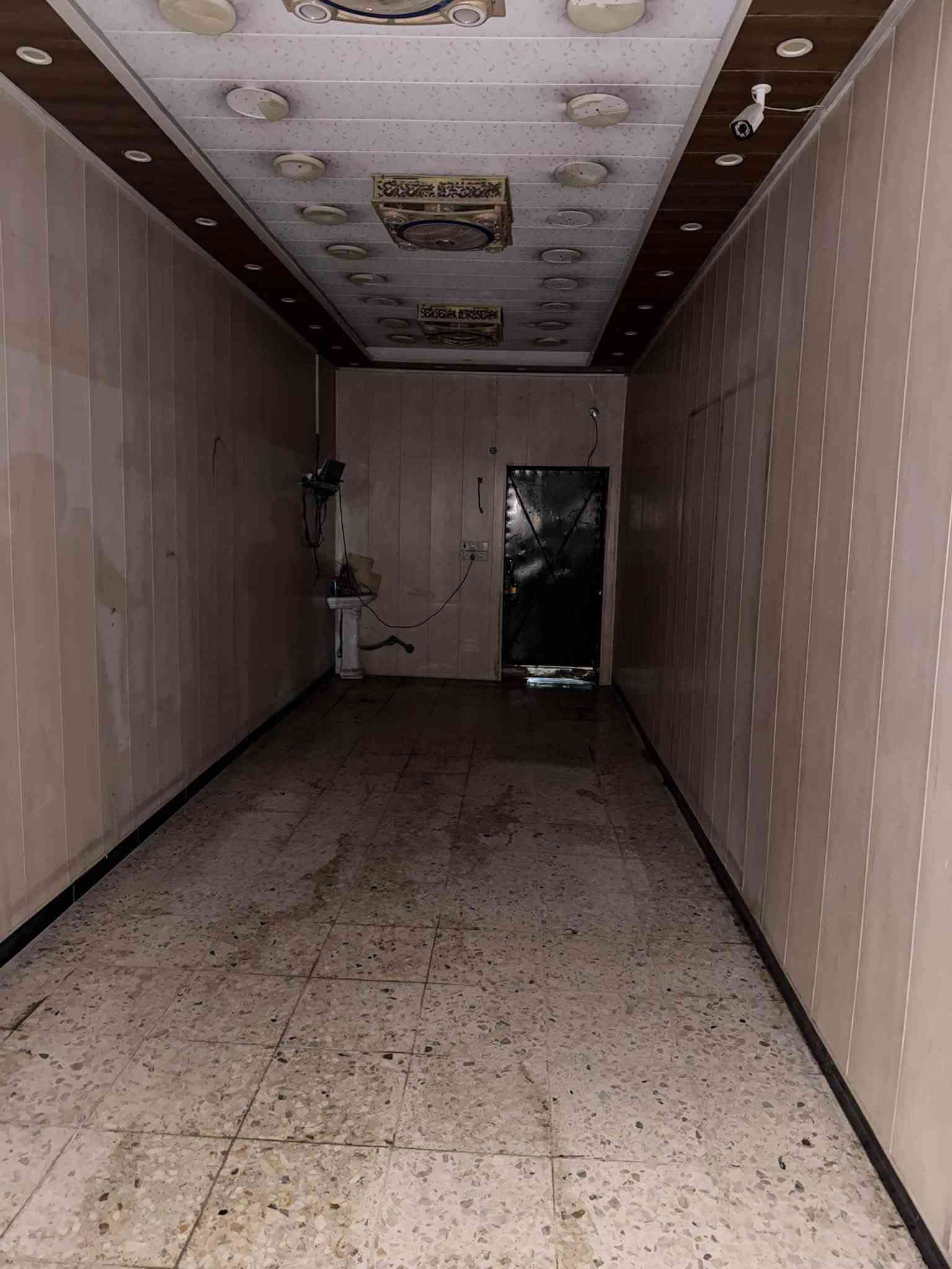 محل للبيع
السلام عليكم محل للبيع في سوق رضا على الشارع العام 
للتواصل *********** محل جديد ديكور كامل مع جام خانه ومنظومة كامرات حديثة ما يحتاج اي شي

