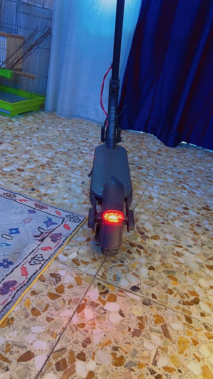 سكوتر شاومي اصلي شبابي كلش نضيف بطاريات جدد يمشي 5 ساعات جره وحده سعر 250 مكاني بغداد ***********
